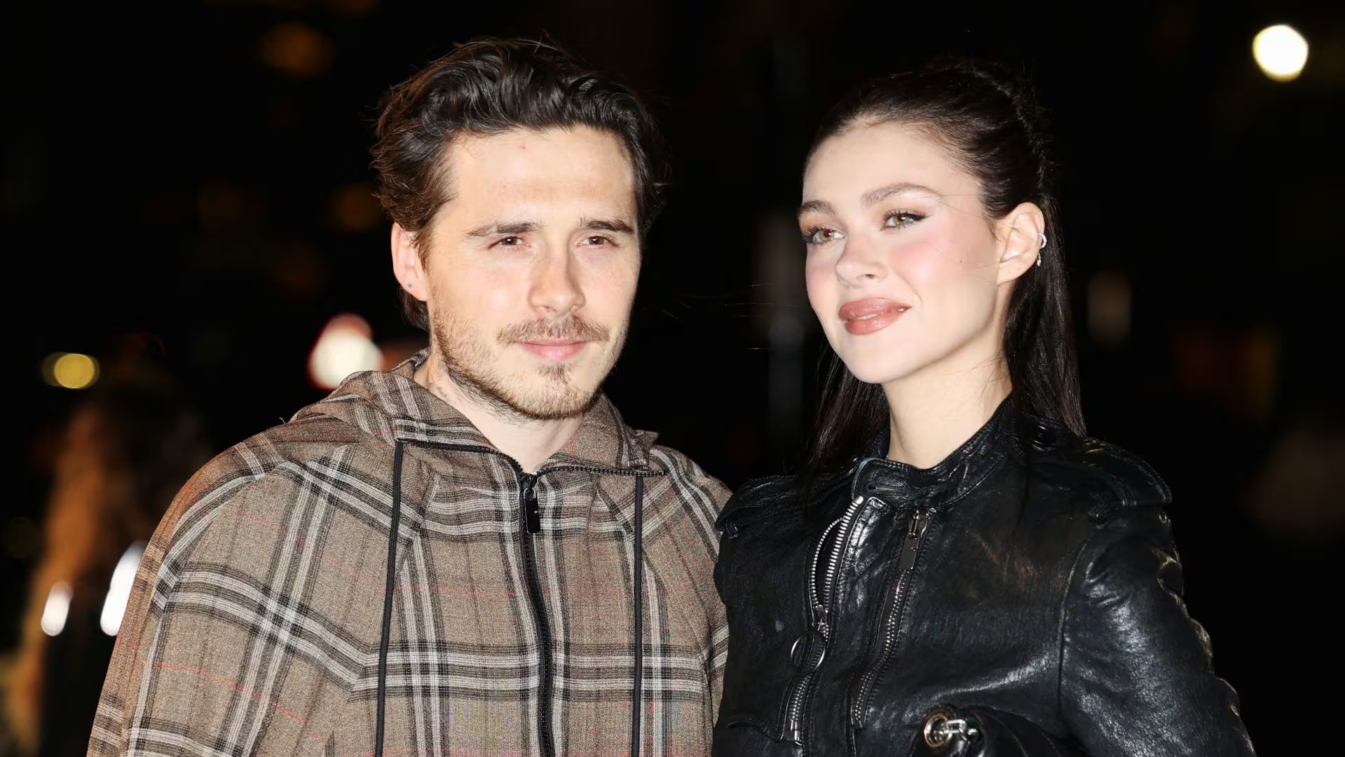 Nicola Peltz reconoce el impacto emocional de la presión mediática y destaca el apoyo constante de Brooklyn Beckham en su vida y carrera (REUTERS/Temilade Adelaja)