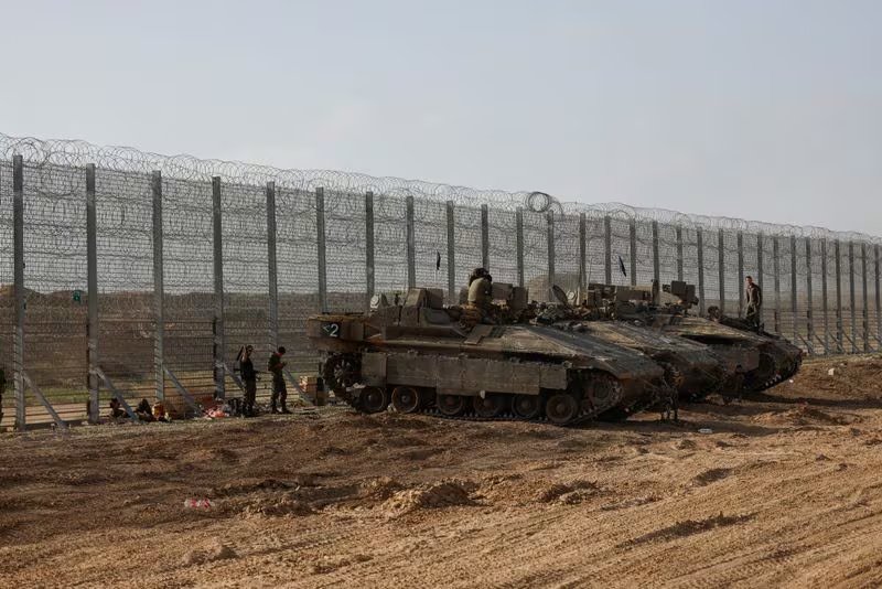 Soldados en la frontera entre Israel y Gaza, en Israel, el 18 de marzo de 2025 (REUTERS/Amir Cohen)