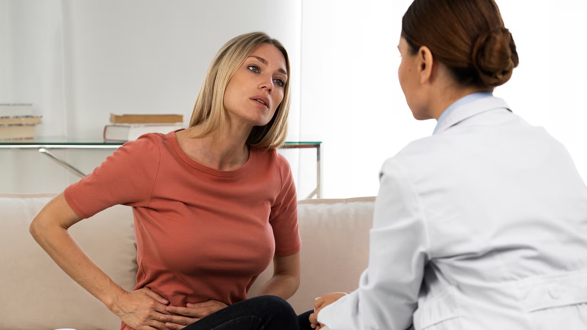 En caso de experimentar algunas de estas señales, conviene descartar que se trate de un problema renal. (Freepik)