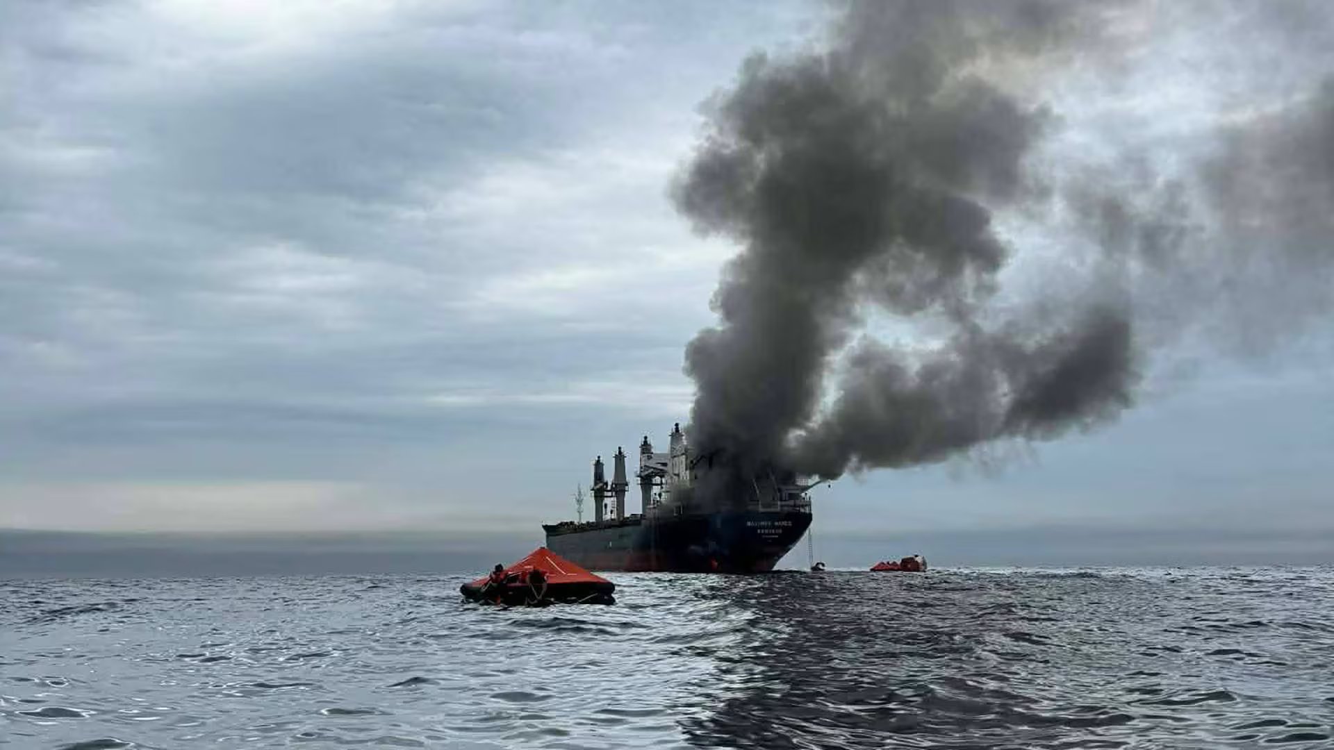 Buque de bandera tailandesa atacado cerca del Estrecho de Ormuz