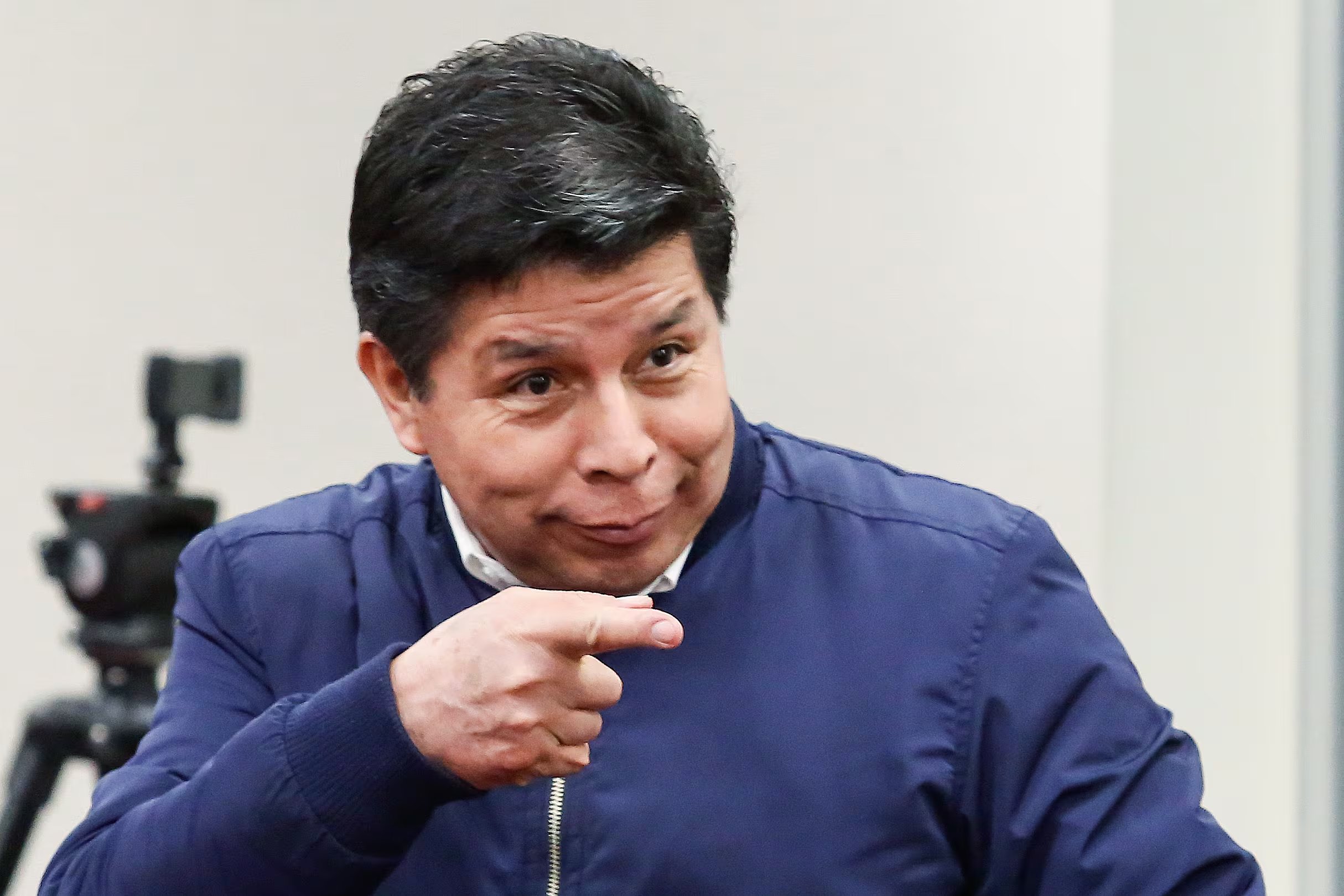 Fotografía de archivo del 27 de noviembre de 2025 que muestra al expresidente de Perú Pedro Castillo (2021-2022) reaccionando durante una audiencia, en Lima (Perú). EFE/ Renato Pajuelo/ ARCHIVO