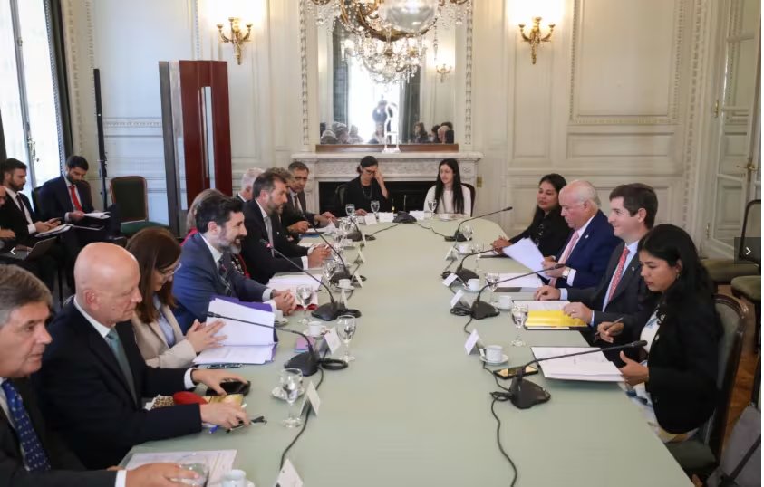 La reunión bilateral incluyó temas de seguridad, tecnología, agricultura y cooperación humanitaria. Tomada de Cancillería