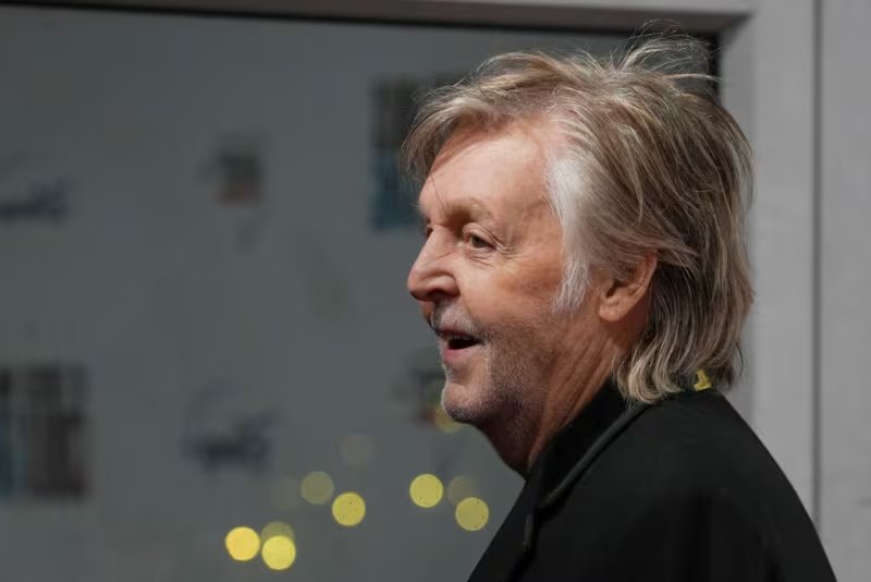 La posible participación de Paul McCartney refuerza el nexo histórico entre The Beatles y el universo Apple, admirado por Steve Jobs.(REUTERS/Maja Smiejkowska/Foto de archivo)