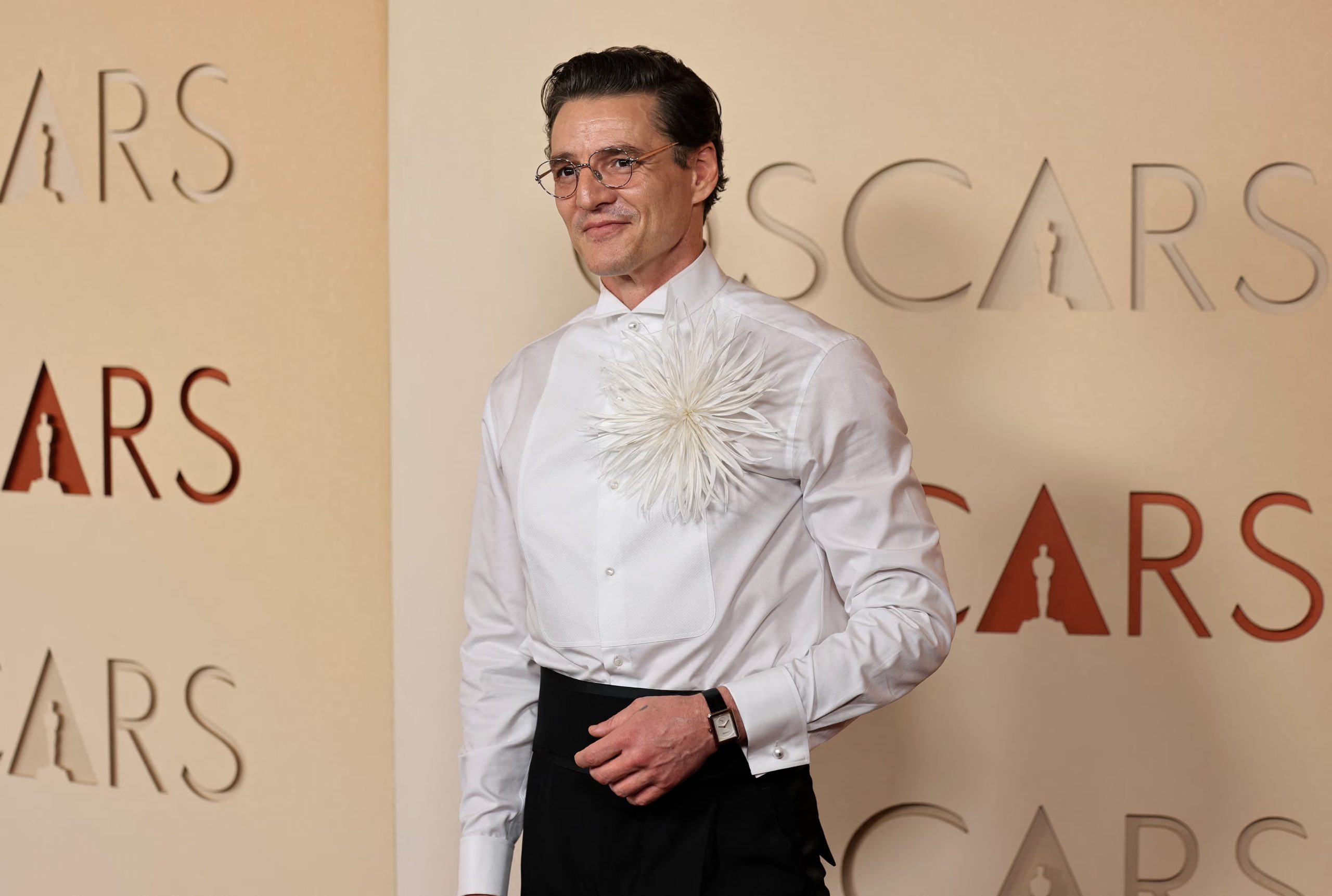 Pedro Pascal sostiene que encontrar un equilibrio entre la fama y el bienestar emocional es crucial para afrontar los desafíos psicológicos del éxito (REUTERS/Daniel Cole)