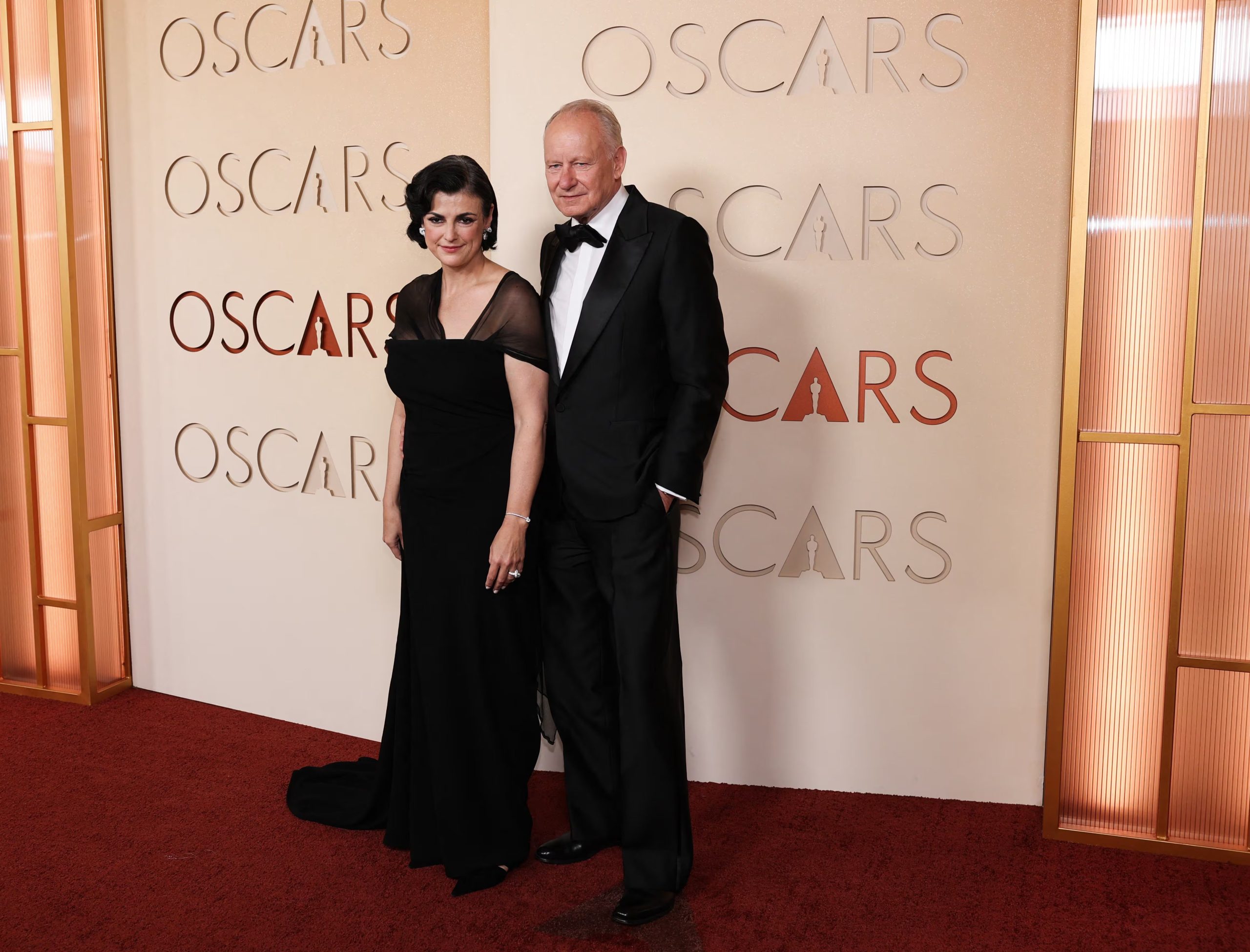 Stellan Skarsgard y Megan Everett Skarsgard posaron para los fotógrafos 