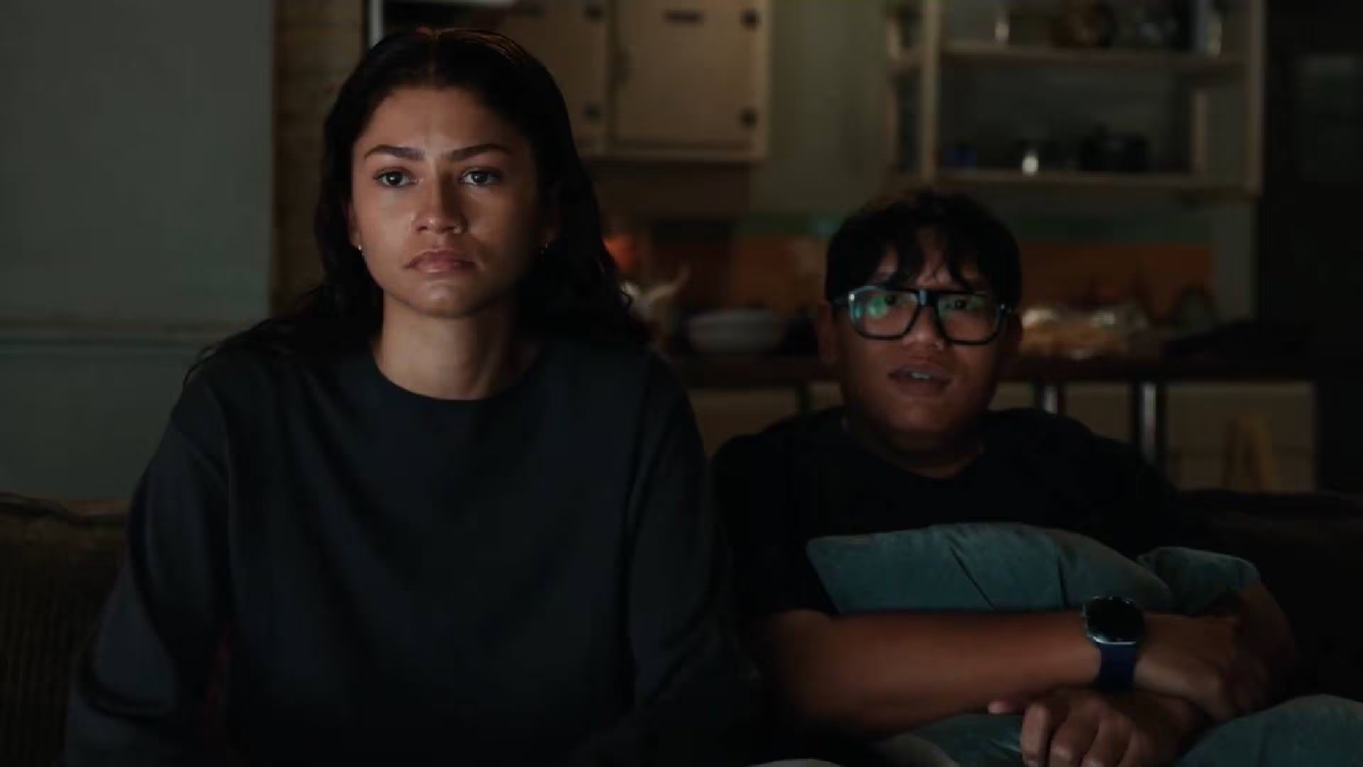 MJ (Zendaya) y Ned Leeds (Jacob Batalon) aparecen en el avance sin recordar a Peter Parker, aunque ambos aún mantienen una estrecha amistad entre sí (Sony Pictures/Marvel Studios)