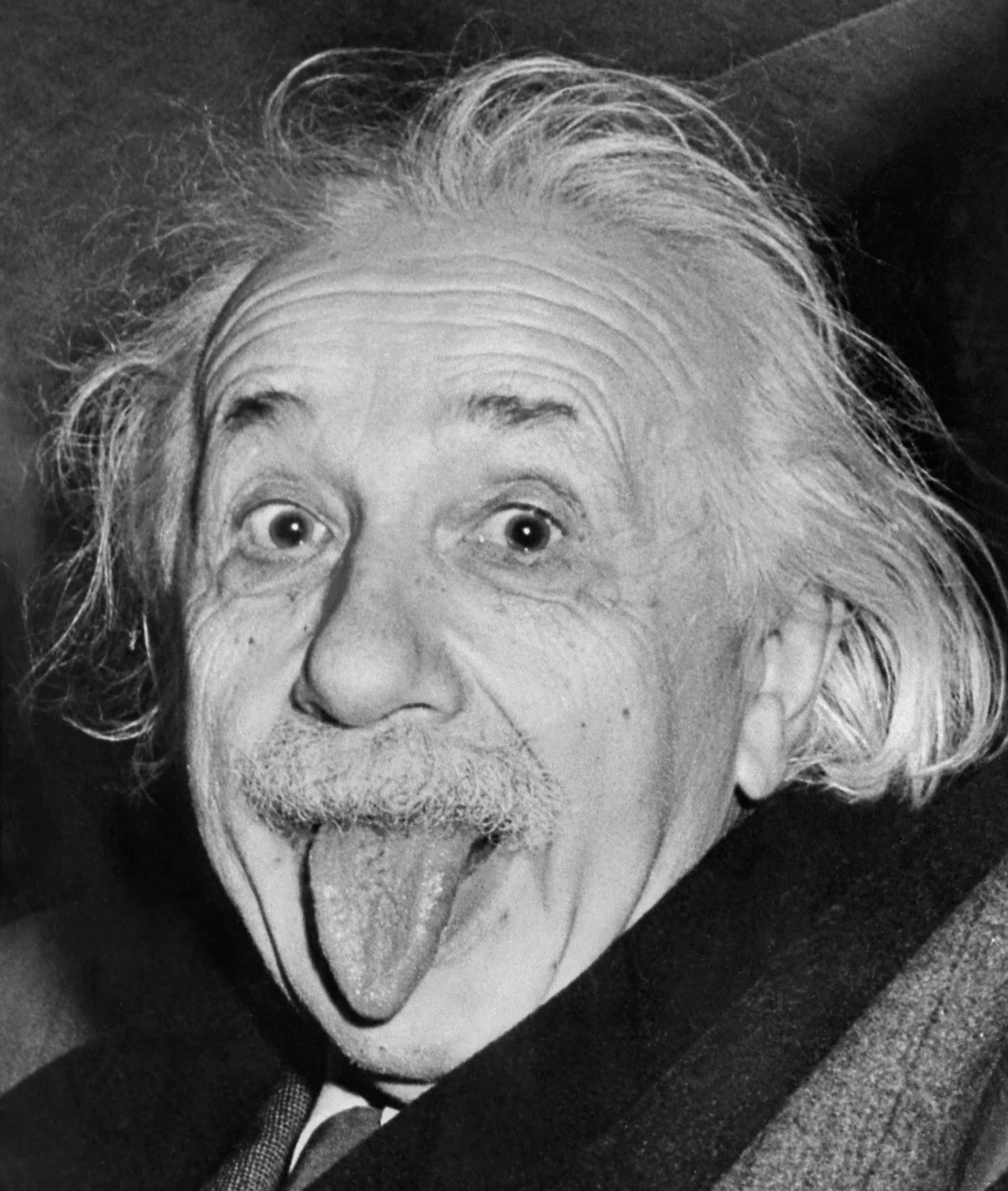 En 1905, Einstein publicó trabajos clave sobre el efecto fotoeléctrico, el movimiento browniano y la teoría de la relatividad, marcando un hito en la física moderna (Dominio público)