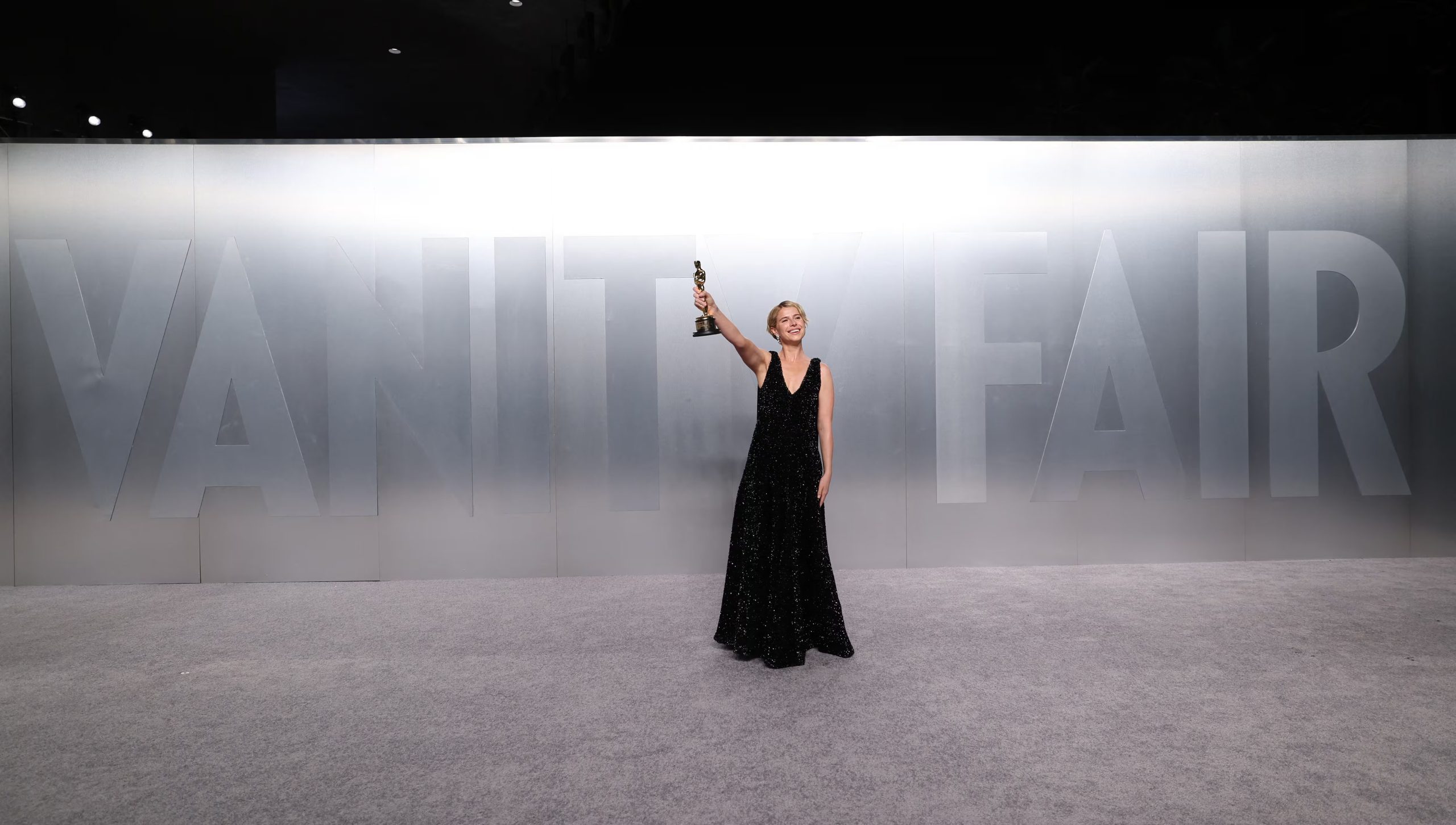 La irlandesa Jessie Buckley subió otro piso en el estrellato al ganar este domingo el Óscar a mejor actriz por su interpretación de la esposa del escritor William Shakespeare (REUTERS/Danny Moloshok)