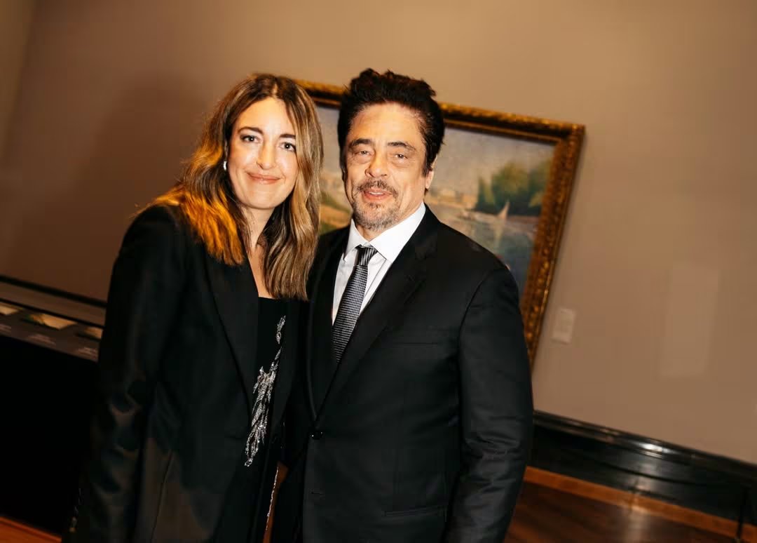 La diseñadora de producción Florencia Martín, de raíces cordobesas, y Benicio del Toro, uno de los protagonistas de One Battle After Another