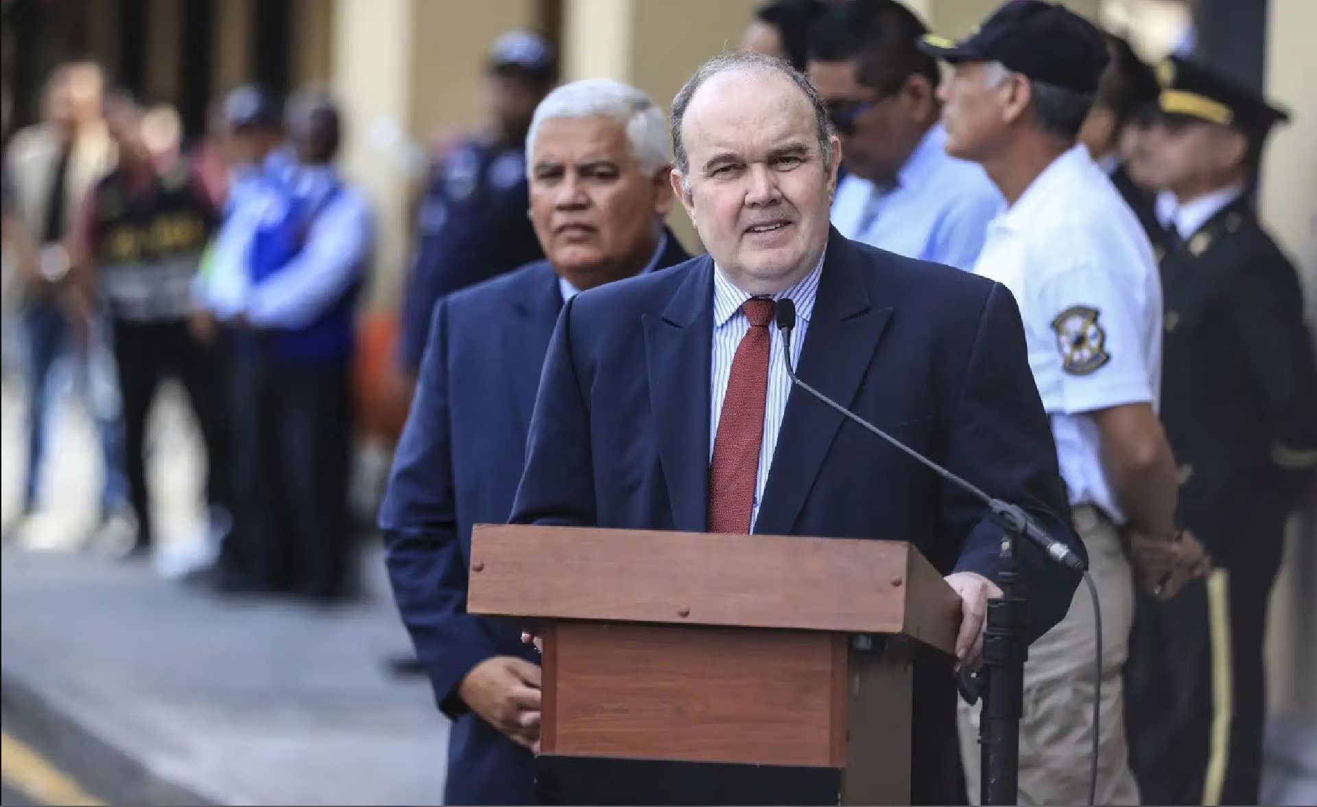 López Aliaga consideró positivos los primeros años de Fujimori, pero criticó el entorno de “forajidos” que lo rodeó al final del régimen