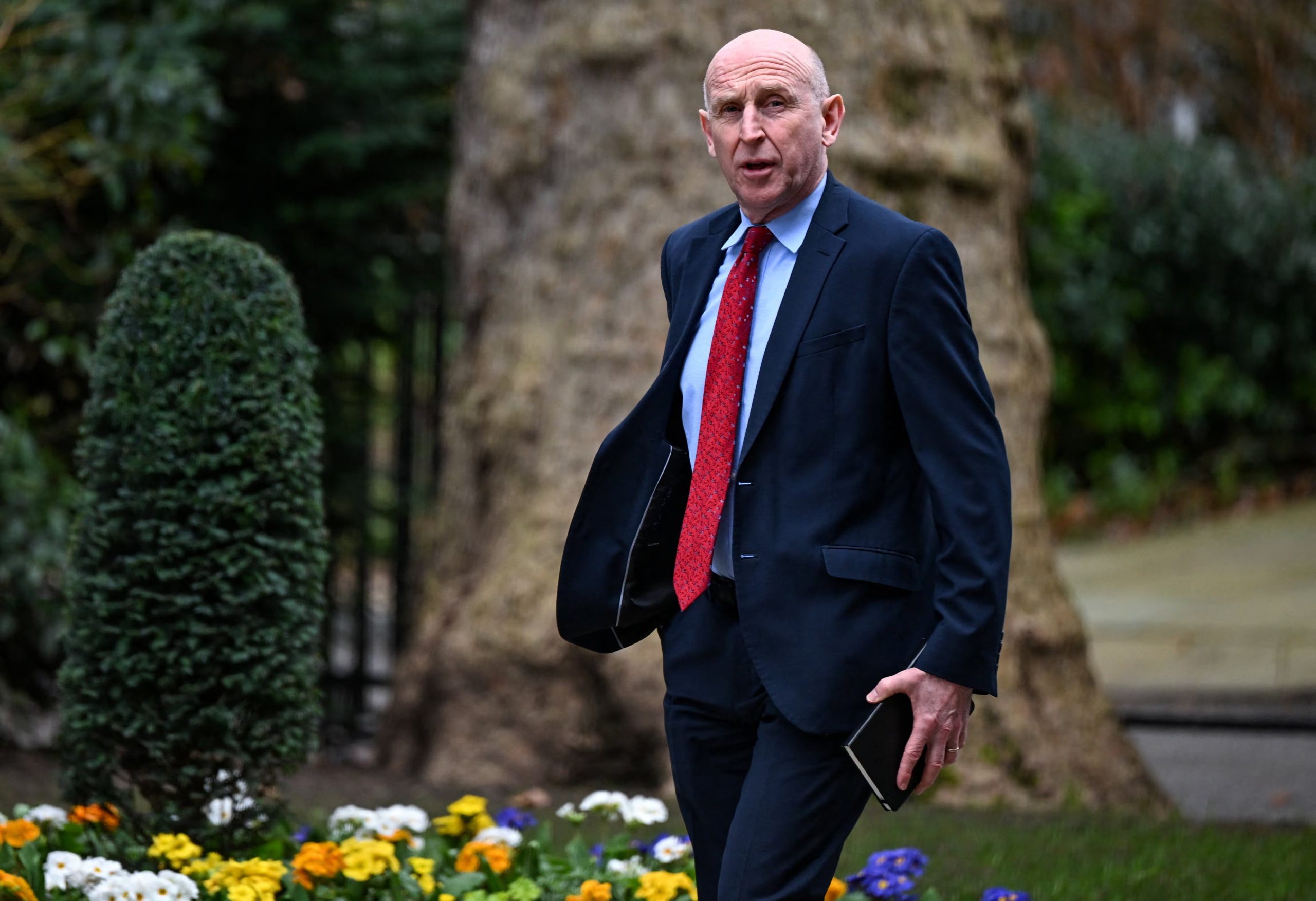 El ministro de Defensa, John Healey, confirmó ante el Parlamento la participación de cazas británicos en operaciones de defensa aérea (REUTERS)