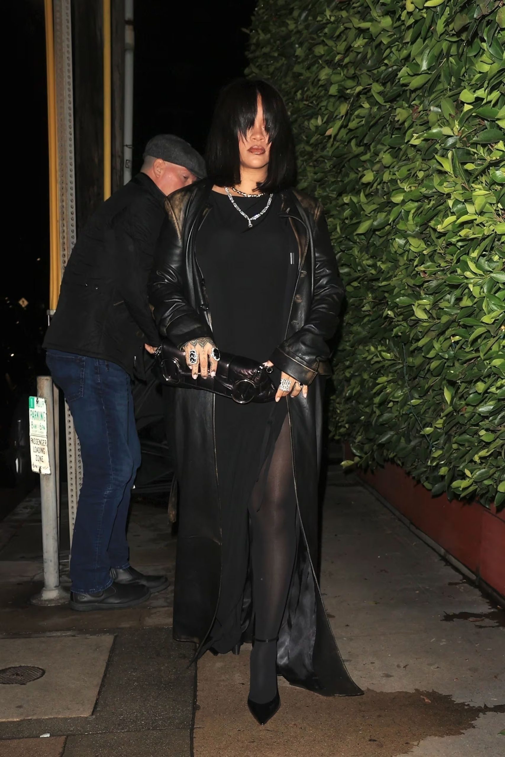 Rihanna fusiona lujo y desenfado en el mundo de la moda urbana (The Grosby Group)