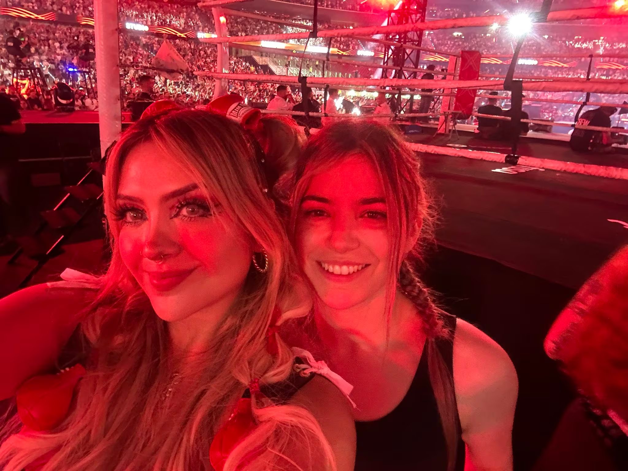 Regalos, gestos y viajes compartidos son algunos de los momentos destacados que alimentan las teorías sobre una relación sentimental. (X/@arigameplays)