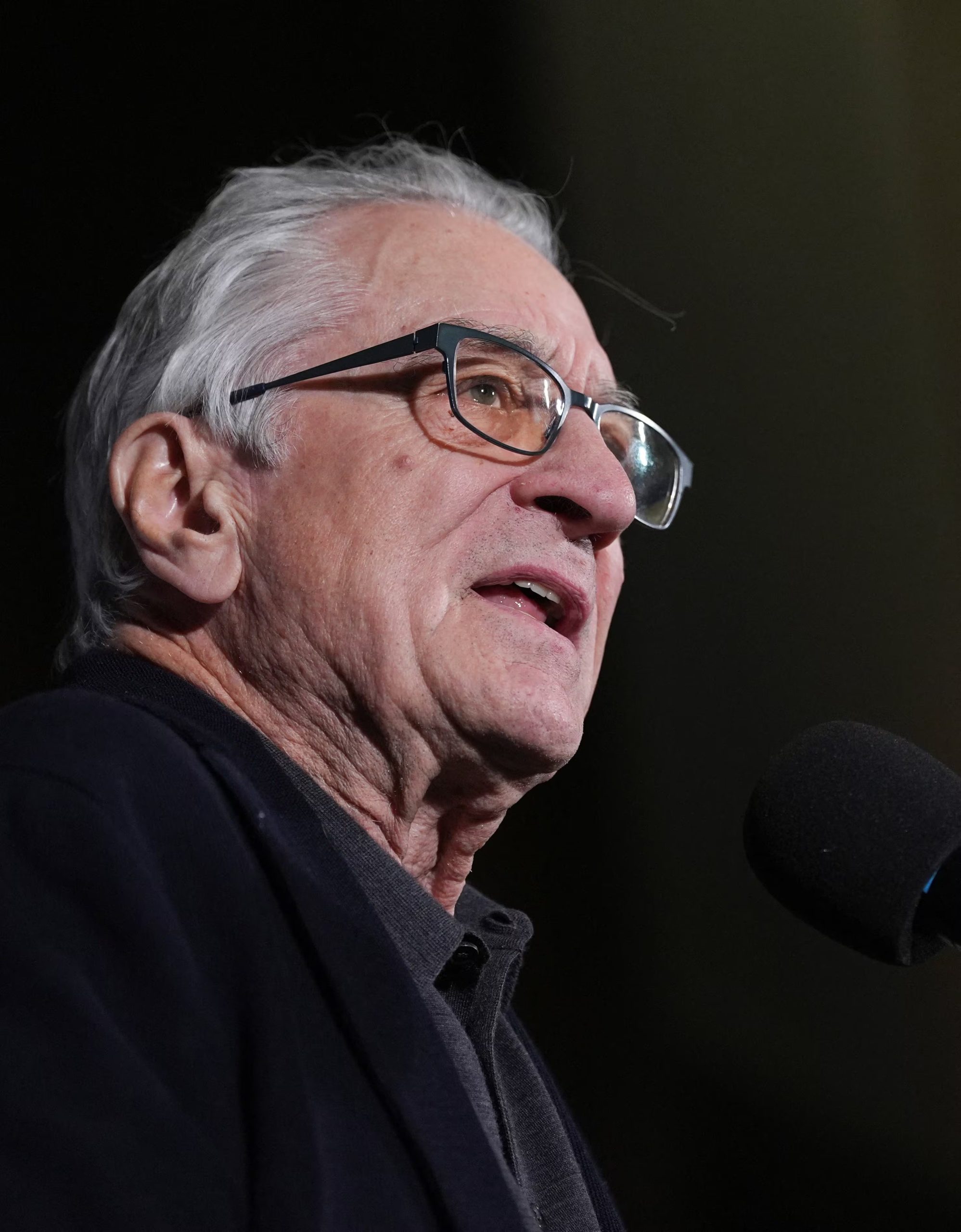 Robert De Niro subió al escenario del Carnegie Hall el martes por la noche, sin previo aviso y entre fuertes aplausos (REUTERS/Leah Millis)