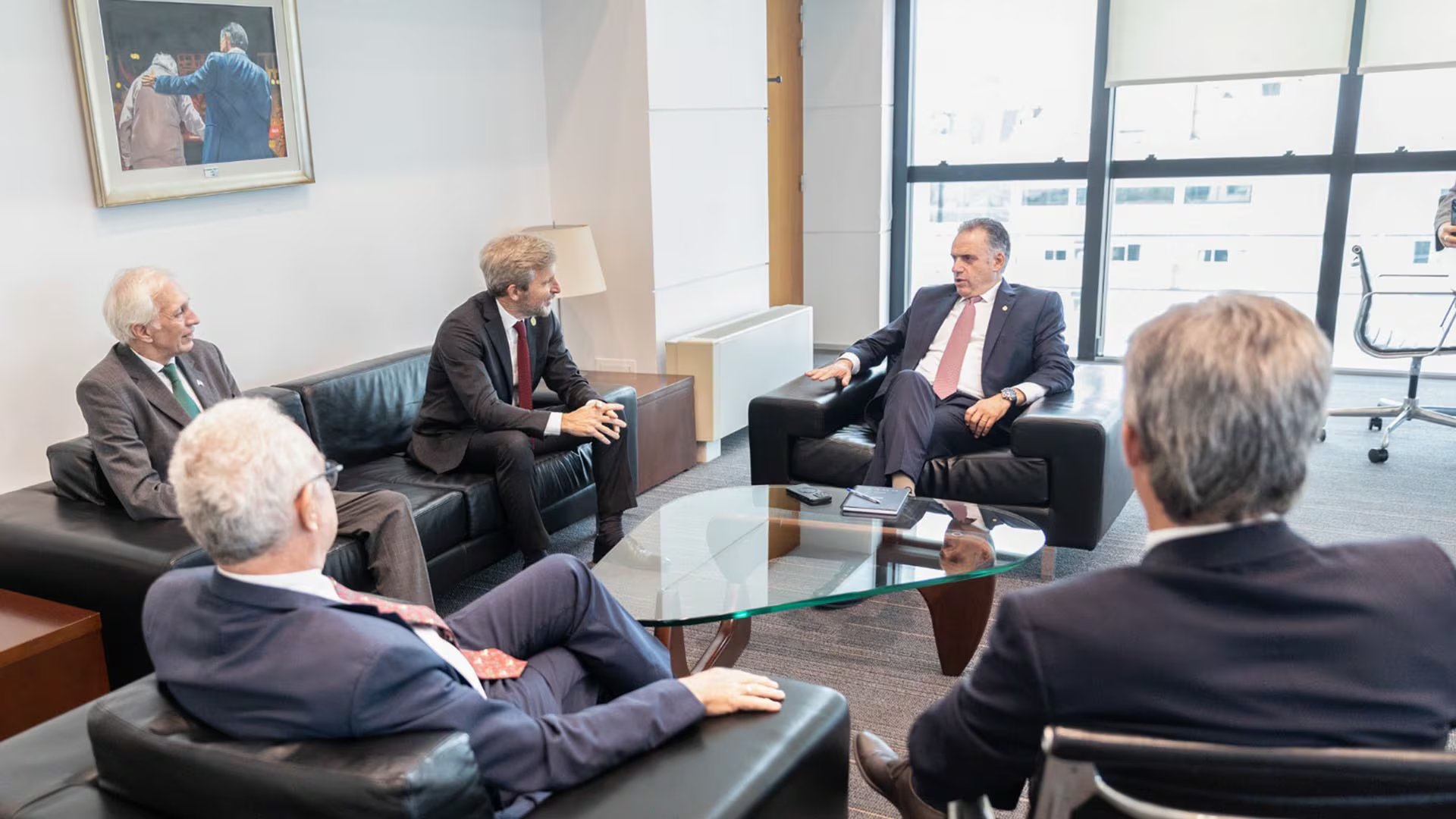 En marzo del año pasado, Frigerio se reunió con el presidente de Uruguay, Yamandú Orsi, y acordaron intentar evitar un conflicto por la planta de Paysandú