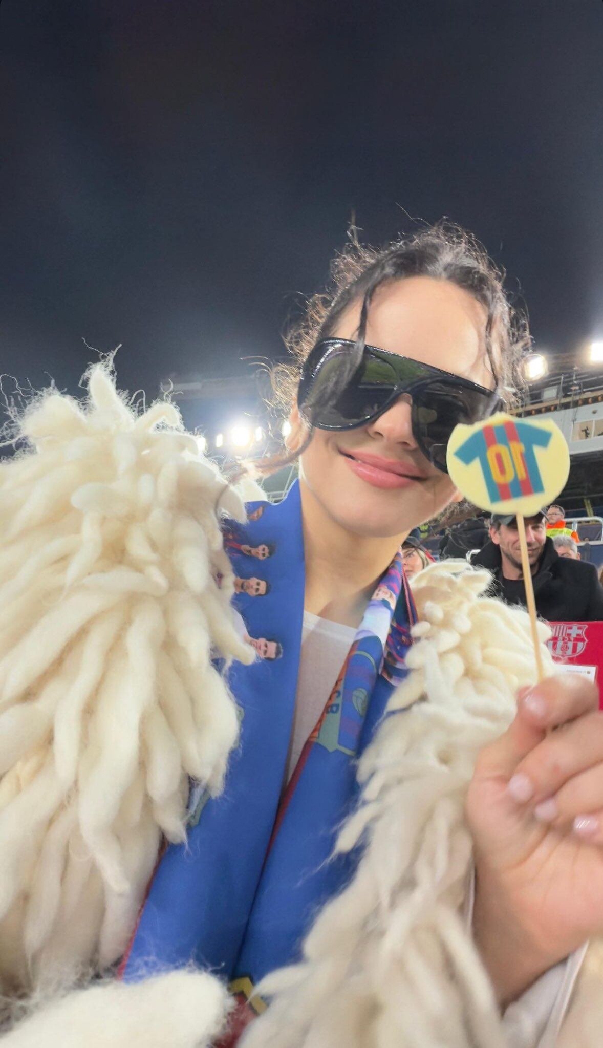 Rosalía vistiendo la chaqueta 'Ángel' de Abadi (INSTAGRAM).