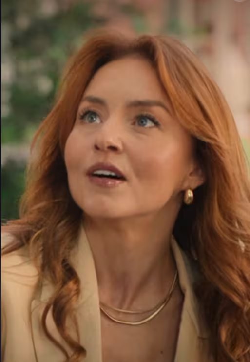 El gesto entre Angelique Boyer y una de sus seguidoras genera cientos de comentarios y memes sobre el supuesto compromiso.
Crédito. (Instagram/@videocine)