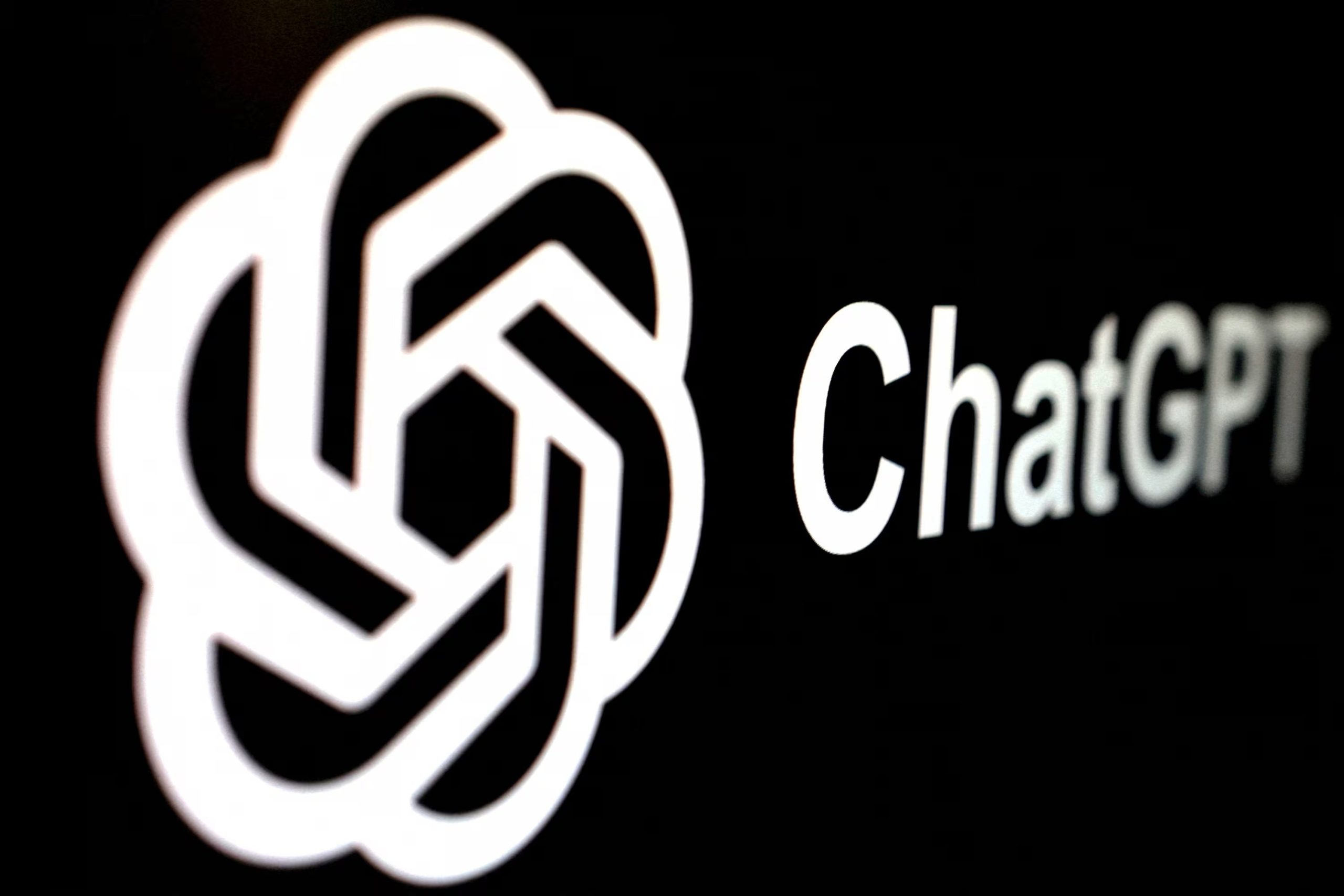 ChatGPT se vio afectado por las decisiones que tomó OpenAI. REUTERS/Dado Ruvic/Illustration/File Photo