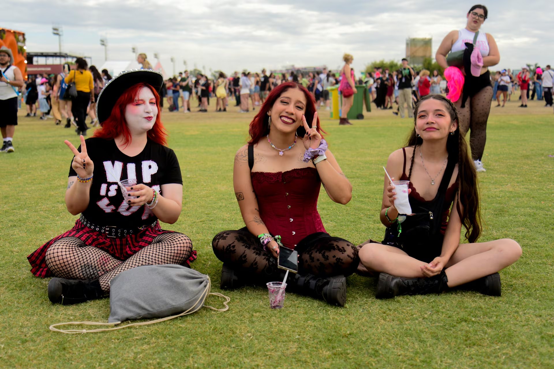 Corsés, medias de red y maquillaje artístico 