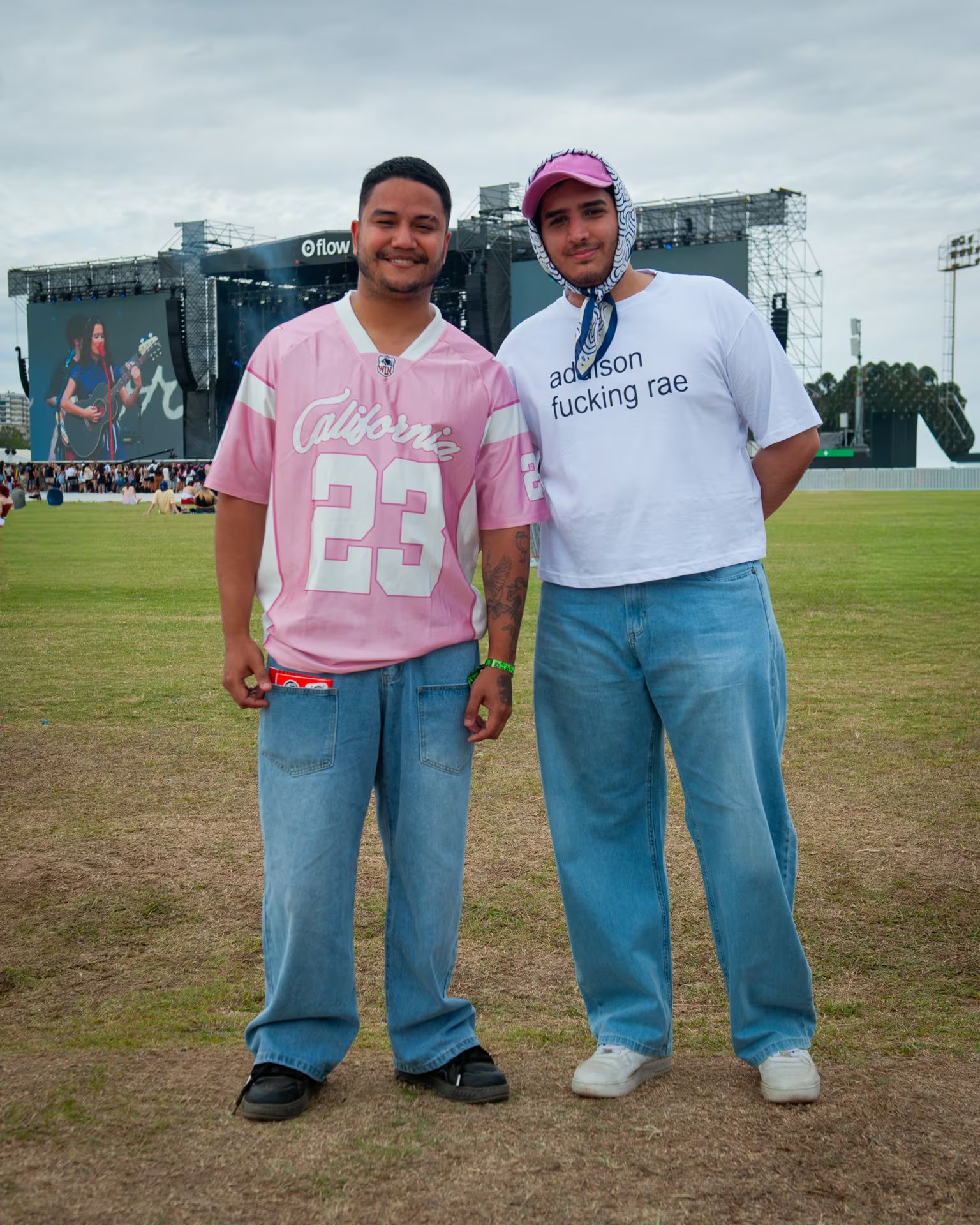 Oversize, pañuelo y referencias digitales 