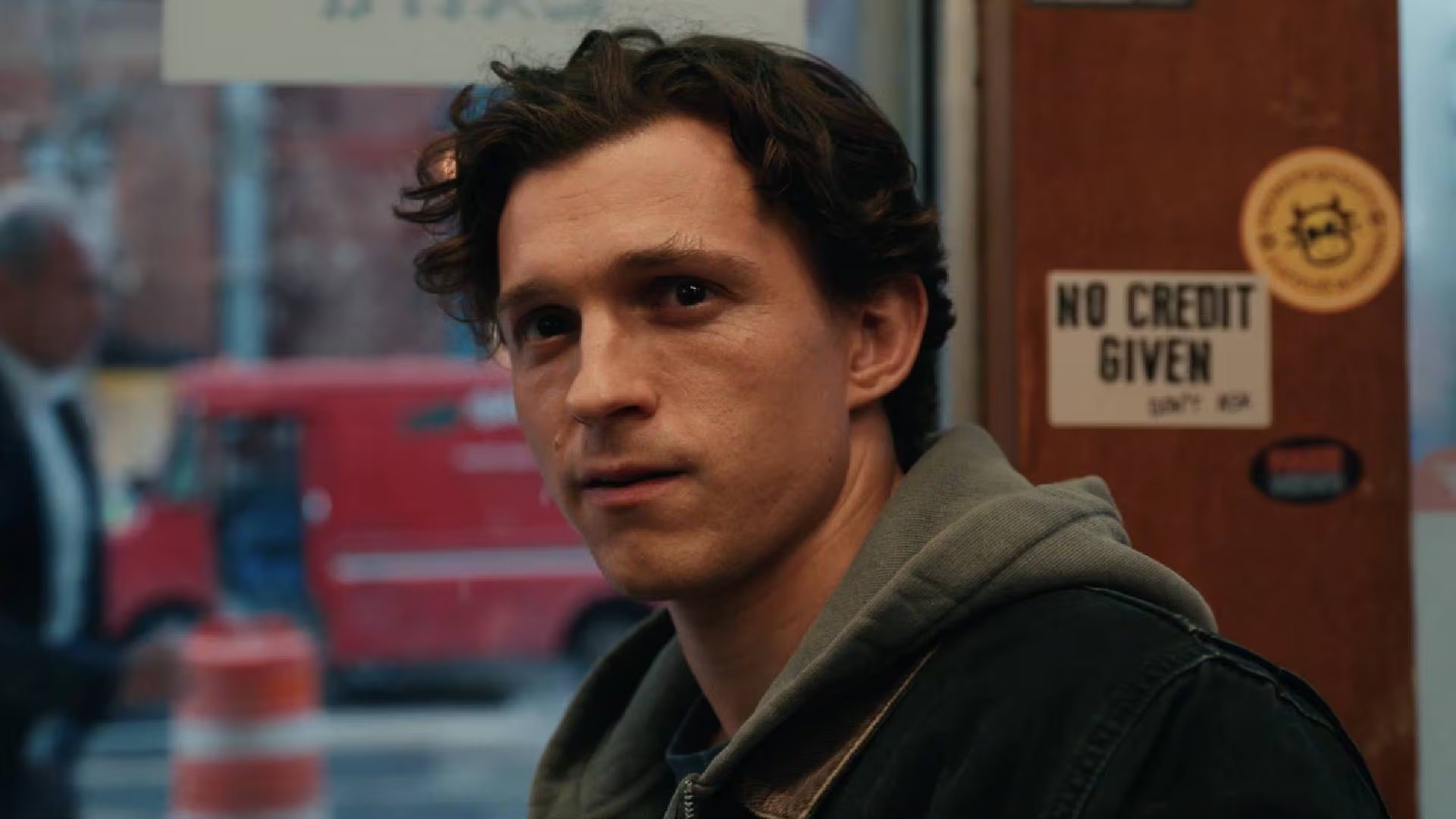 El director Destin Daniel Cretton elogió la ética de trabajo y el liderazgo de Tom Holland durante el rodaje, calificando la experiencia como la más gratificante de su carrera (Sony Pictures/Marvel Studios)