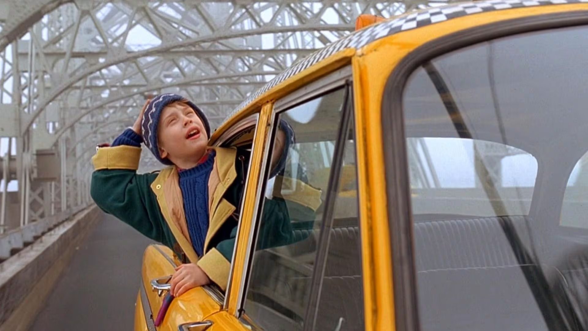 La actitud amable y profesional de Macaulay Culkin sorprendió a Tim Curry y al resto del equipo de 'Mi pobre angelito 2'
(foto: IMDb)