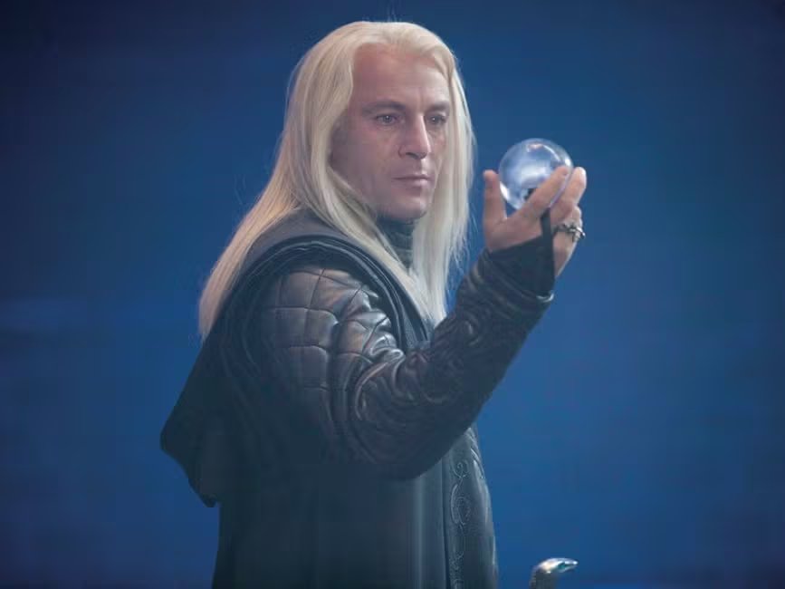 Felton destacó que tomó como referencia el trabajo de Jason Isaacs para construir a un Draco adulto en el escenario (Warner Bros)