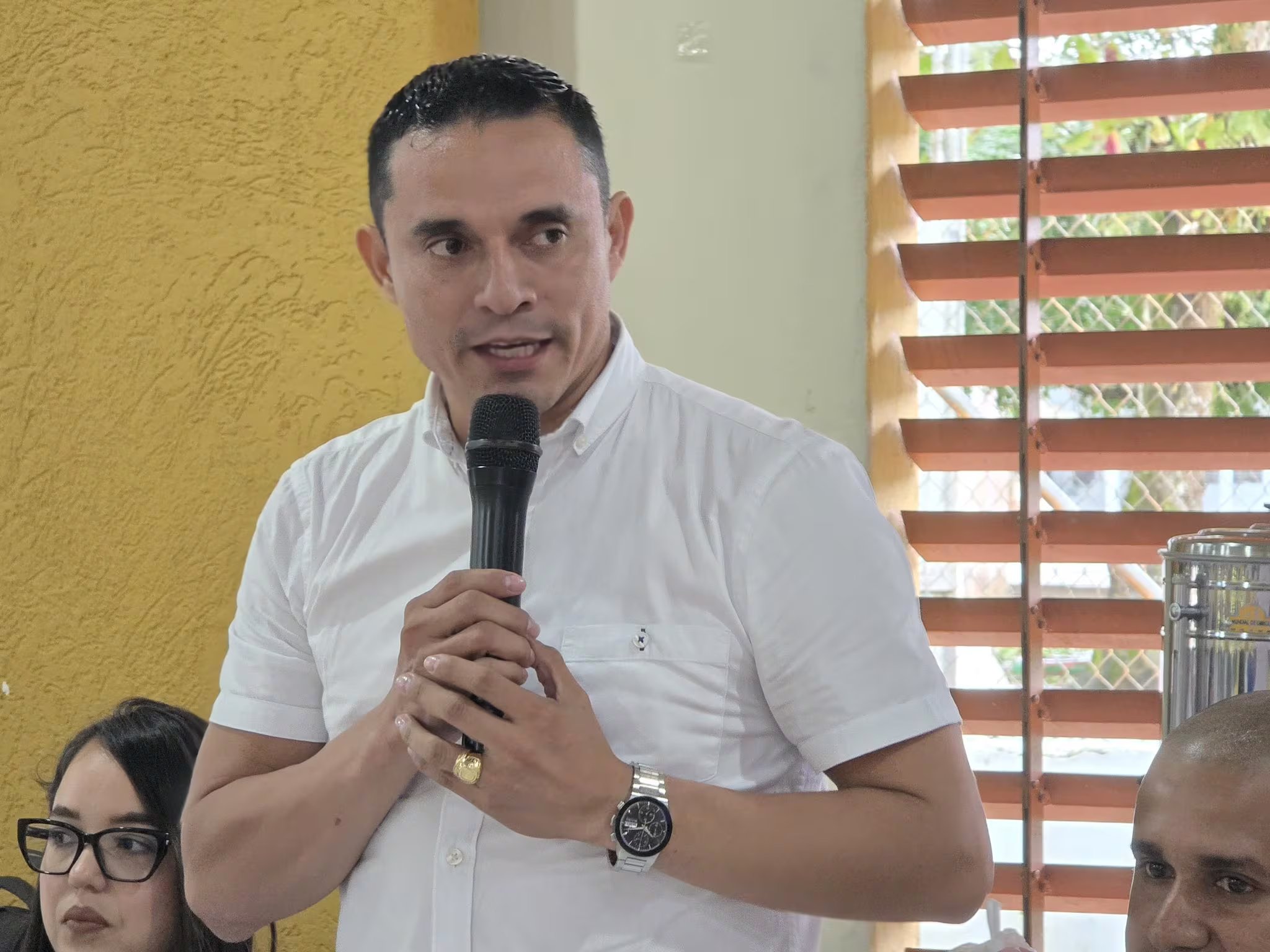 Autoridades investigan posibles causas como sobrepeso, pista corta y fallas mecánicas en el accidente del avión militar en Putumayo - crédito Luis Emilio Bustos Morales/Facebook