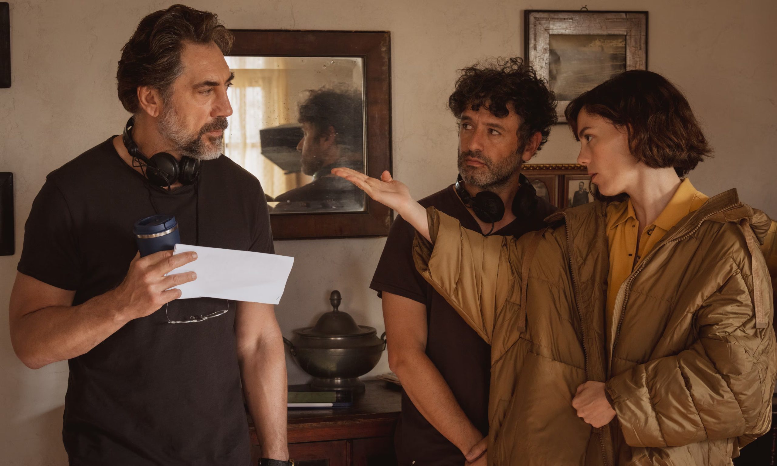 Javier Bardem, Rodrigo Sorogoyen y Victoria Luengo en el rodaje de 'El ser querido' @ManoloPavón