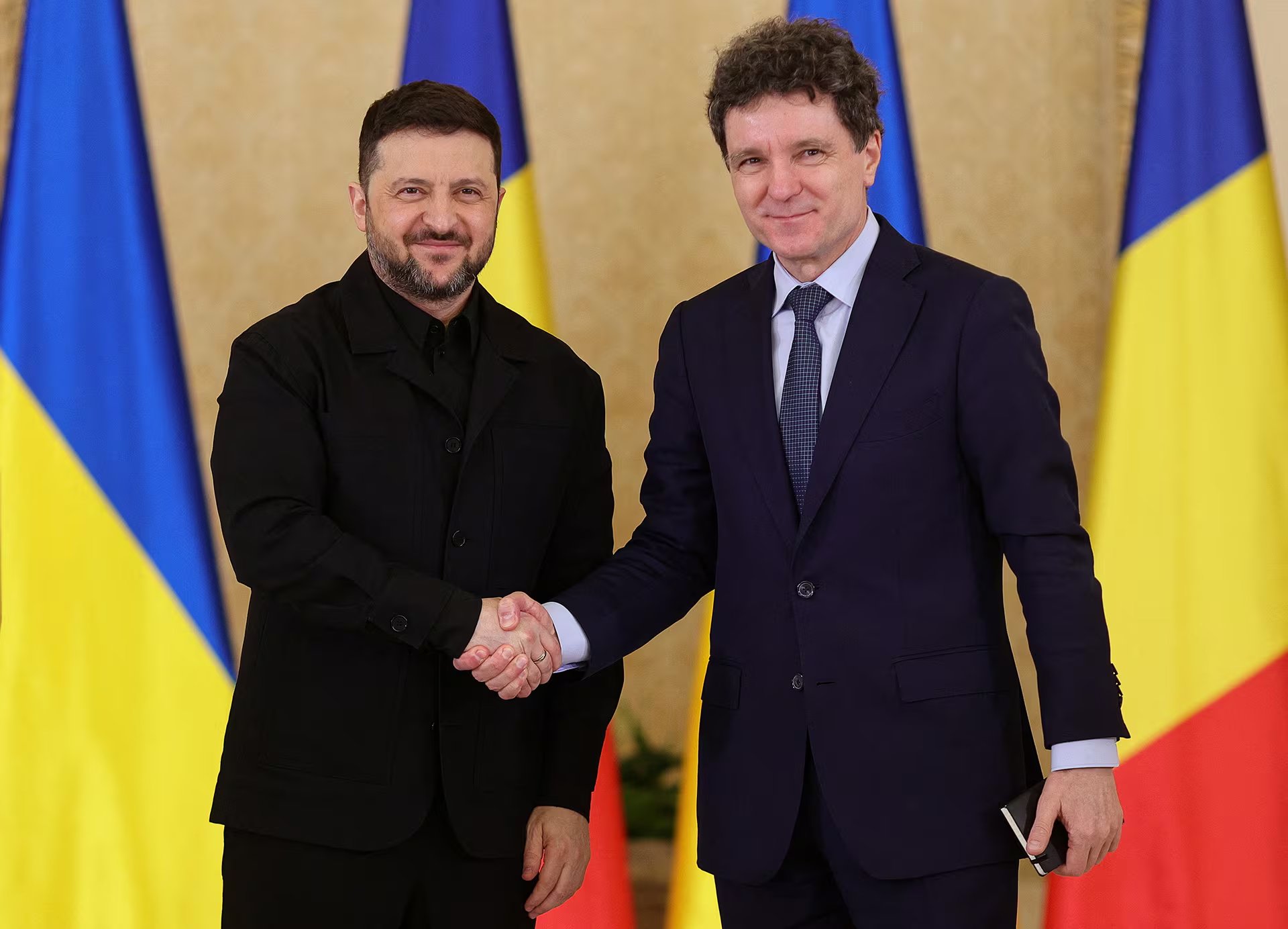 El presidente rumano Nicusor Dan y el presidente ucraniano Volodimir Zelensky, el 12 de marzo de 2026 (REUTERS)