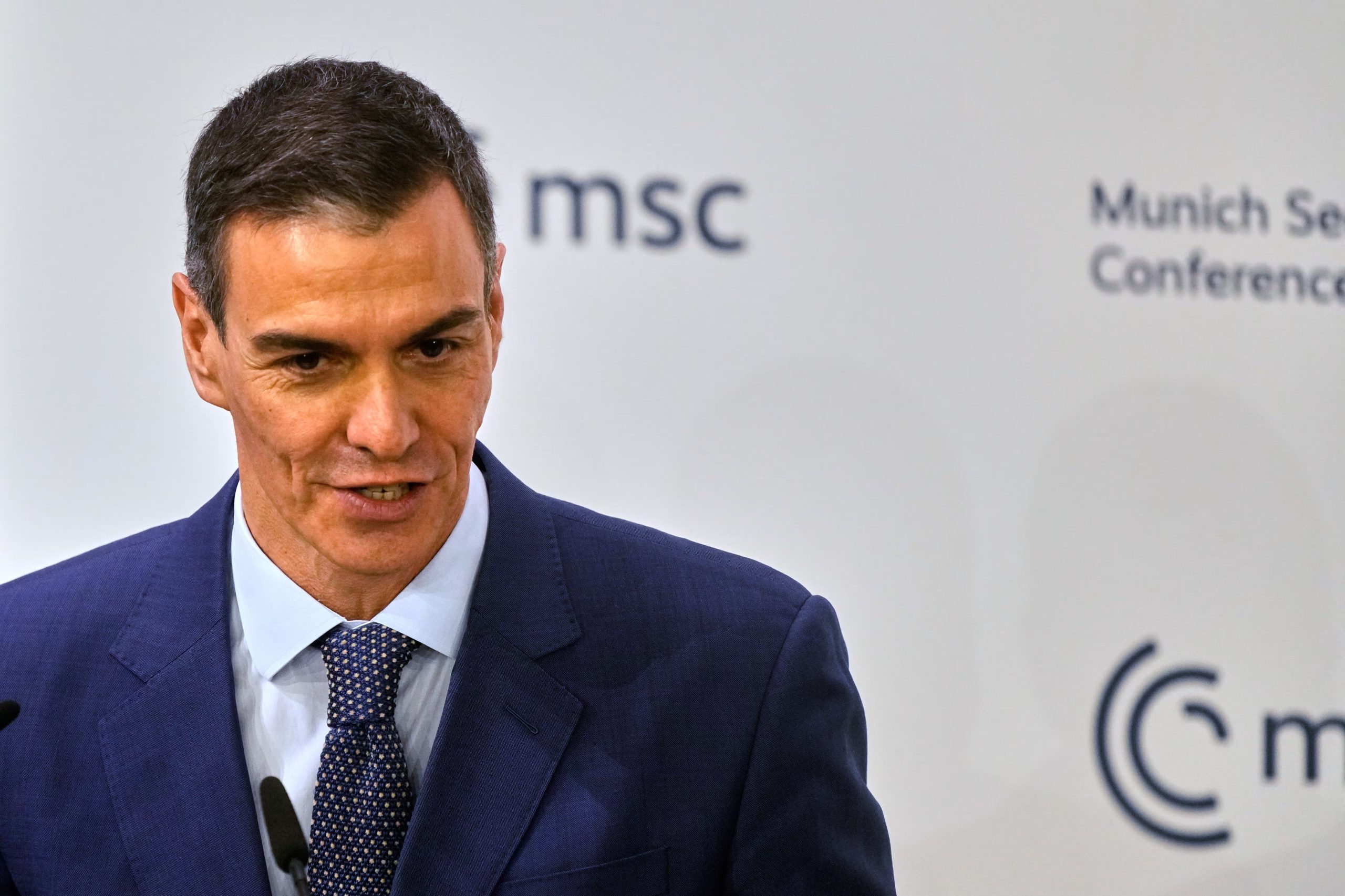 Pedro Sánchez traslada su apoyo a Omán y Qatar (AP Foto/Michael Probst)