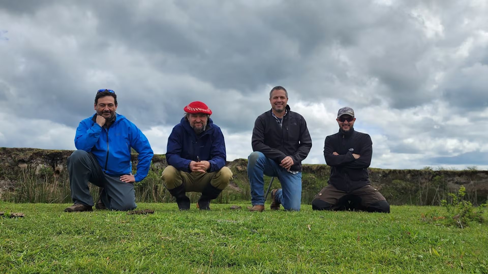 Los investigadores Claudio Latorre, Juan-Luis García, Todd Surovell y César Méndez trabajaron en el reconocido sitio arqueológico Monte Verde, en el sur de Chile (Instituto de Ecología y Biodiversidad (IEB) - Chile)