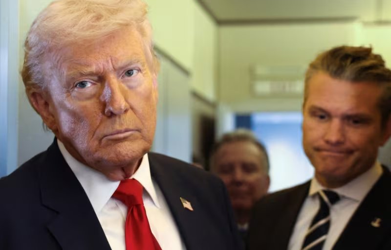 El presidente Donald Trump dijo a periodistas que el ataque contra la escuela “fue realizado por Irán” (REUTERS/Kevin Lamarque)