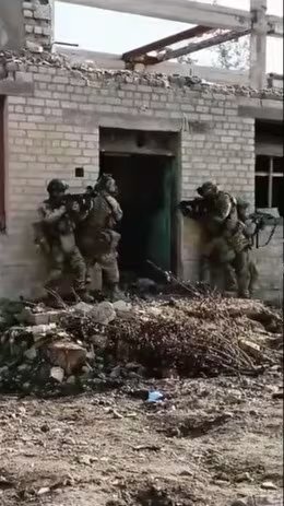 Sánchez reportó la muerte de 27 compatriotas en una misión marcada por información errónea y mala planificación contra un batallón ruso de 200 soldados - crédito Más allá del silencio pódcast / YouTube