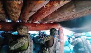 En las trincheras de Ucrania, los relevos pueden durar tres meses, con daños físicos y psicológicos graves para los excombatientes latinoamericanos - crédito Más allá del silencio pódcast / YouTube