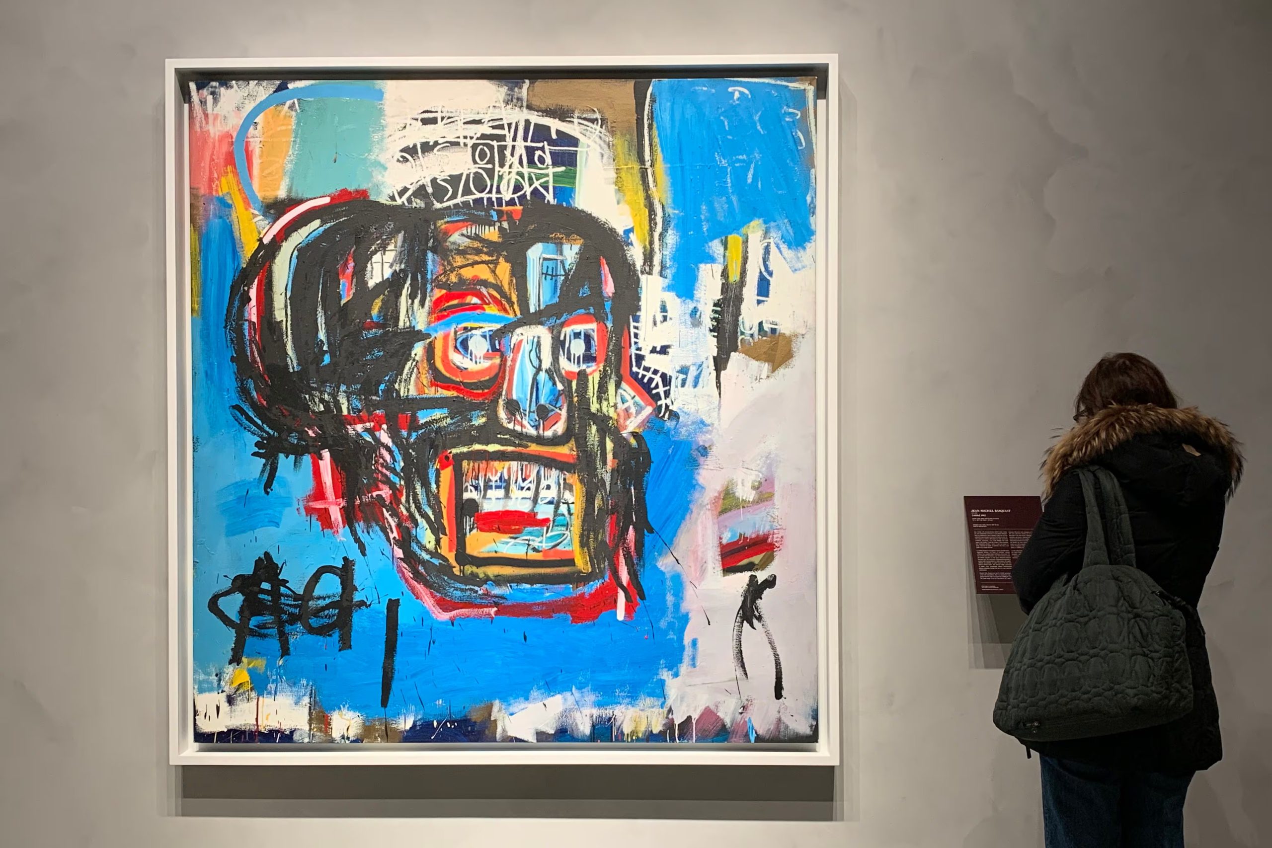 El techo máximo en la carrera de Basquiat mantiene el hito de Untitled (1982), la pintura de calavera vendida en 2017 en Sotheby’s Nueva York por USD 110,5 millones