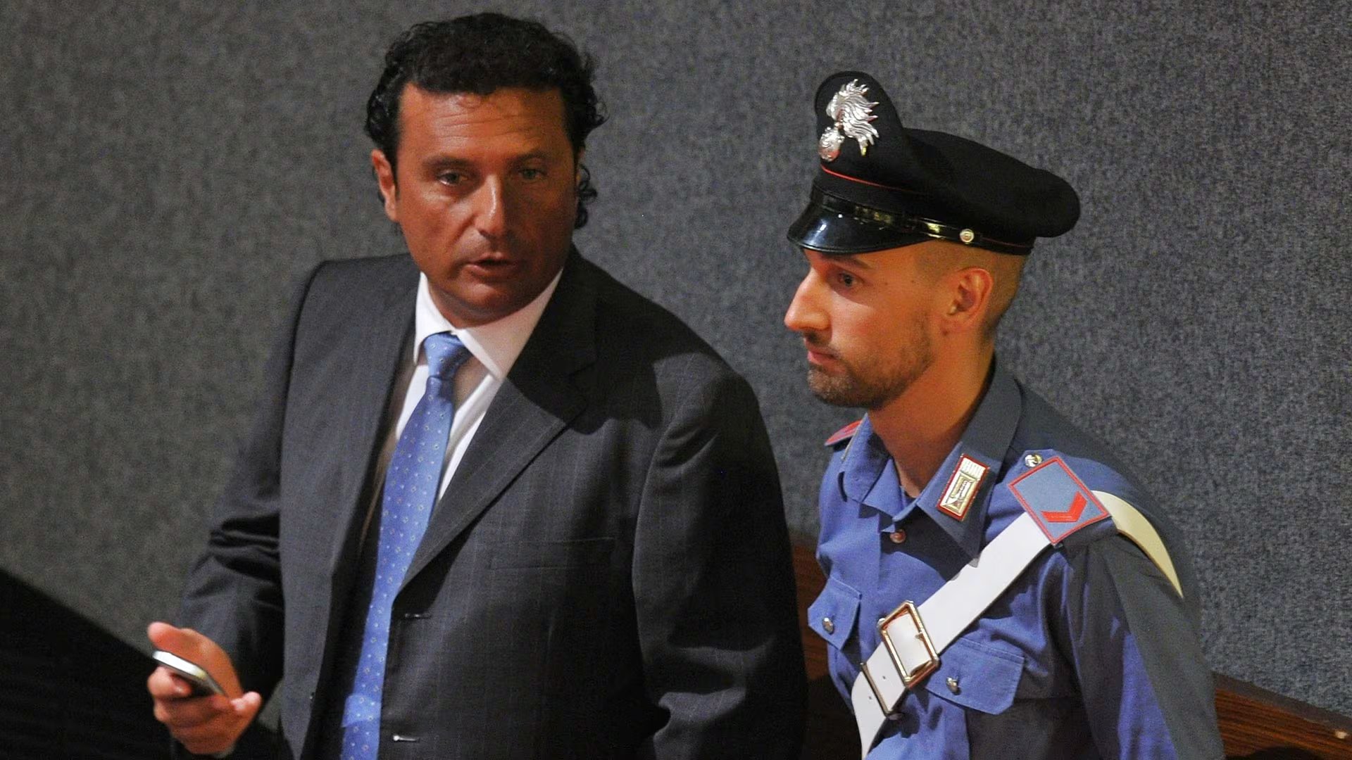 El capitán Francesco Schettino fue declarado culpable de homicidio involuntario y condenado a 16 años de prisión (AFP)