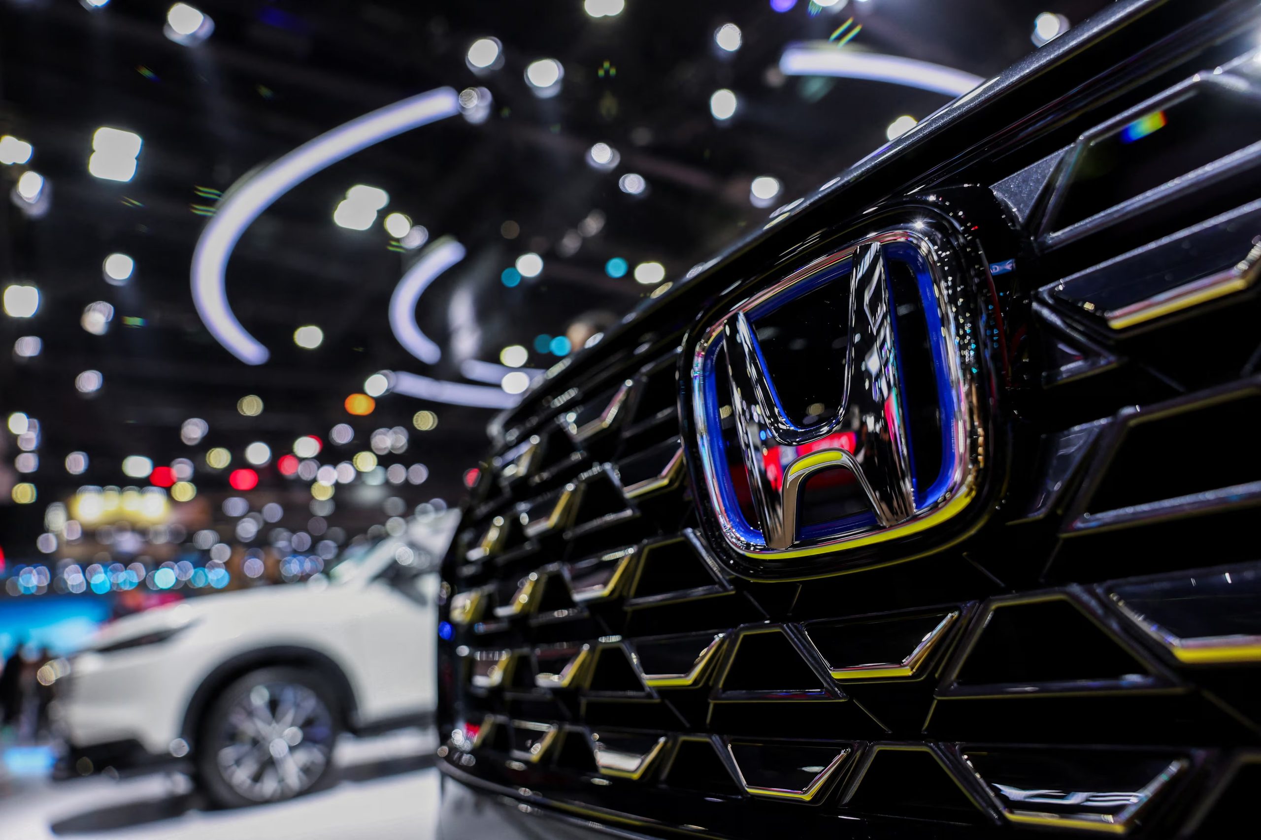 Las ventas de vehículos eléctricos de Honda solo representaron el 2,5% de su volumen global en 2025, con escasa penetración en China y Estados Unidos. (REUTERS/Chalinee Thirasupa)