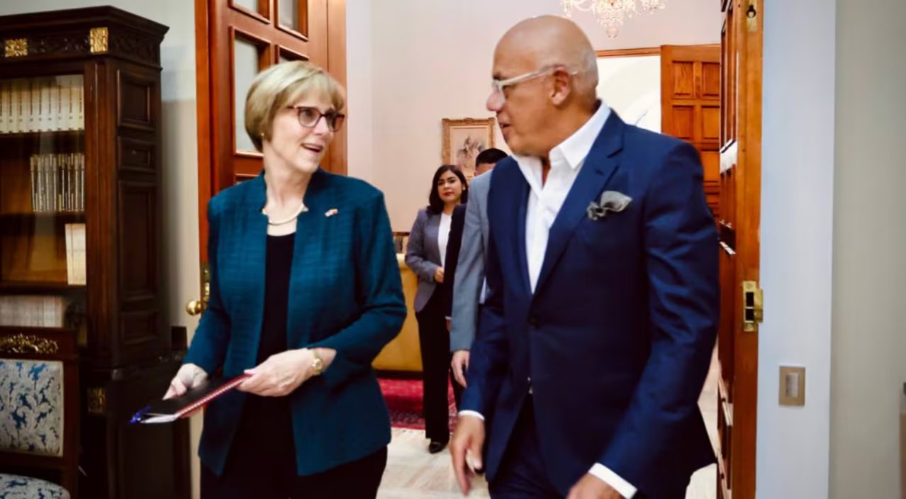 Laura Dogu y una delegación del Senado de EEUU mantuvieron un encuentro con Jorge Rodríguez en el Parlamento de Venezuela, el 18 de marzo de 2026
