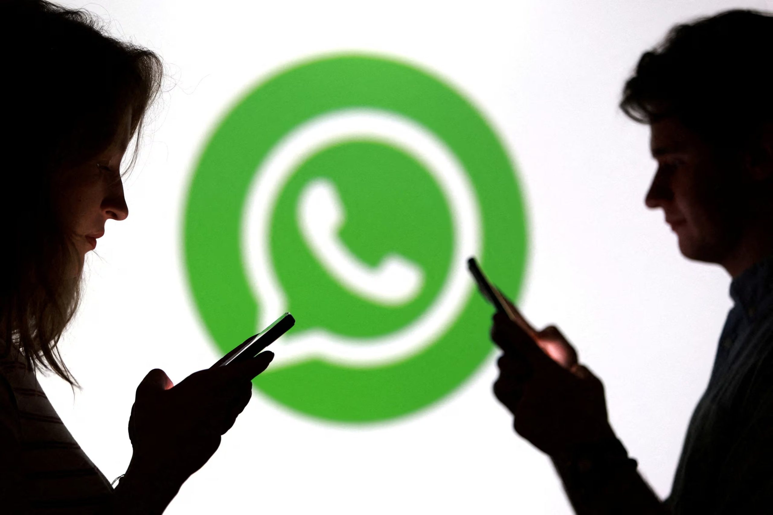 WhatsApp rompe la barrera de los contactos: ahora puedes ver y compartir estados con quienes no tienes agendados - REUTERS/Dado Ruvic/Illustration/File Photo