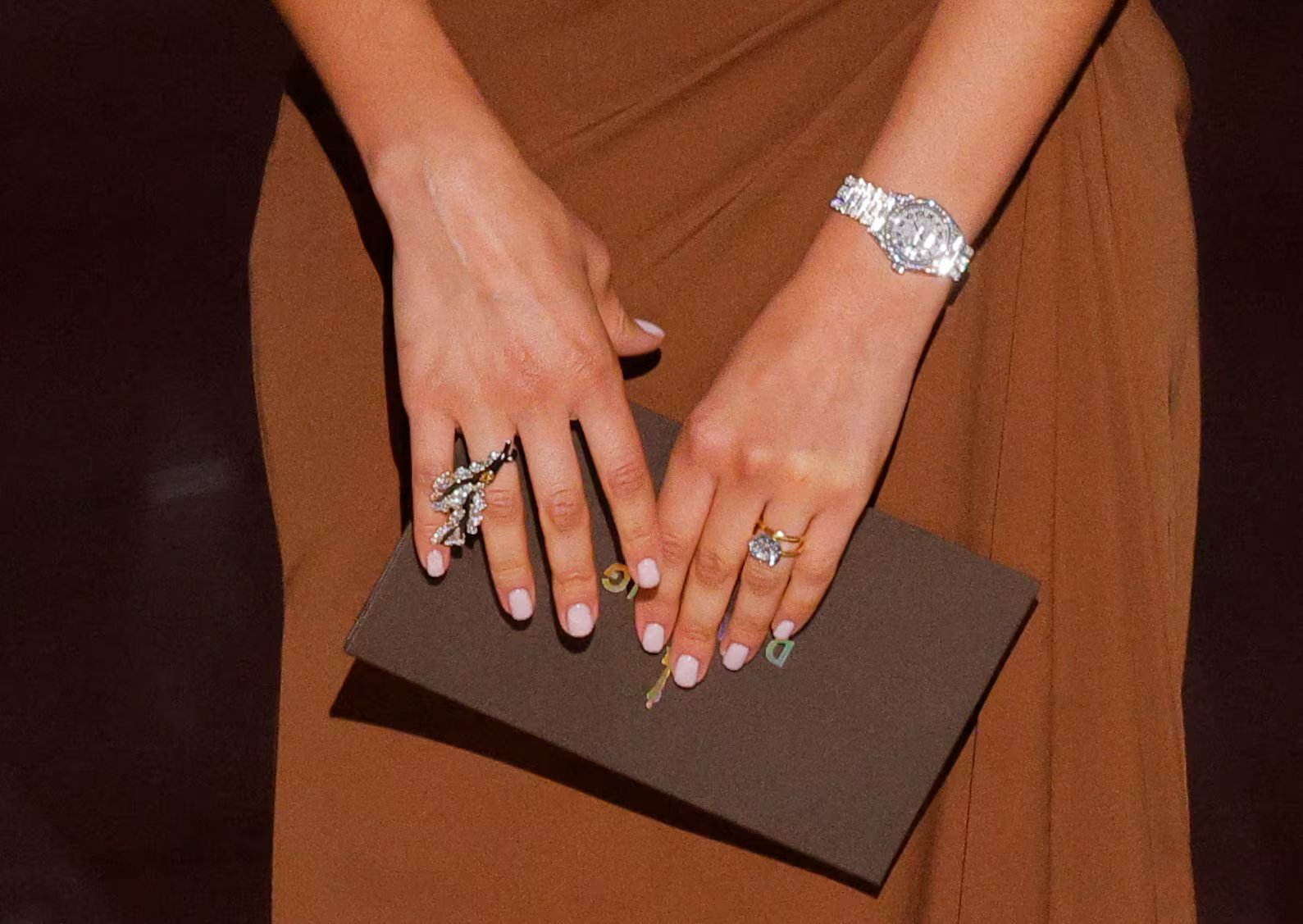 Zendaya durante la ceremonia de los Oscar en su 98 edición luciendo alianza. REUTERS/Mike Blake