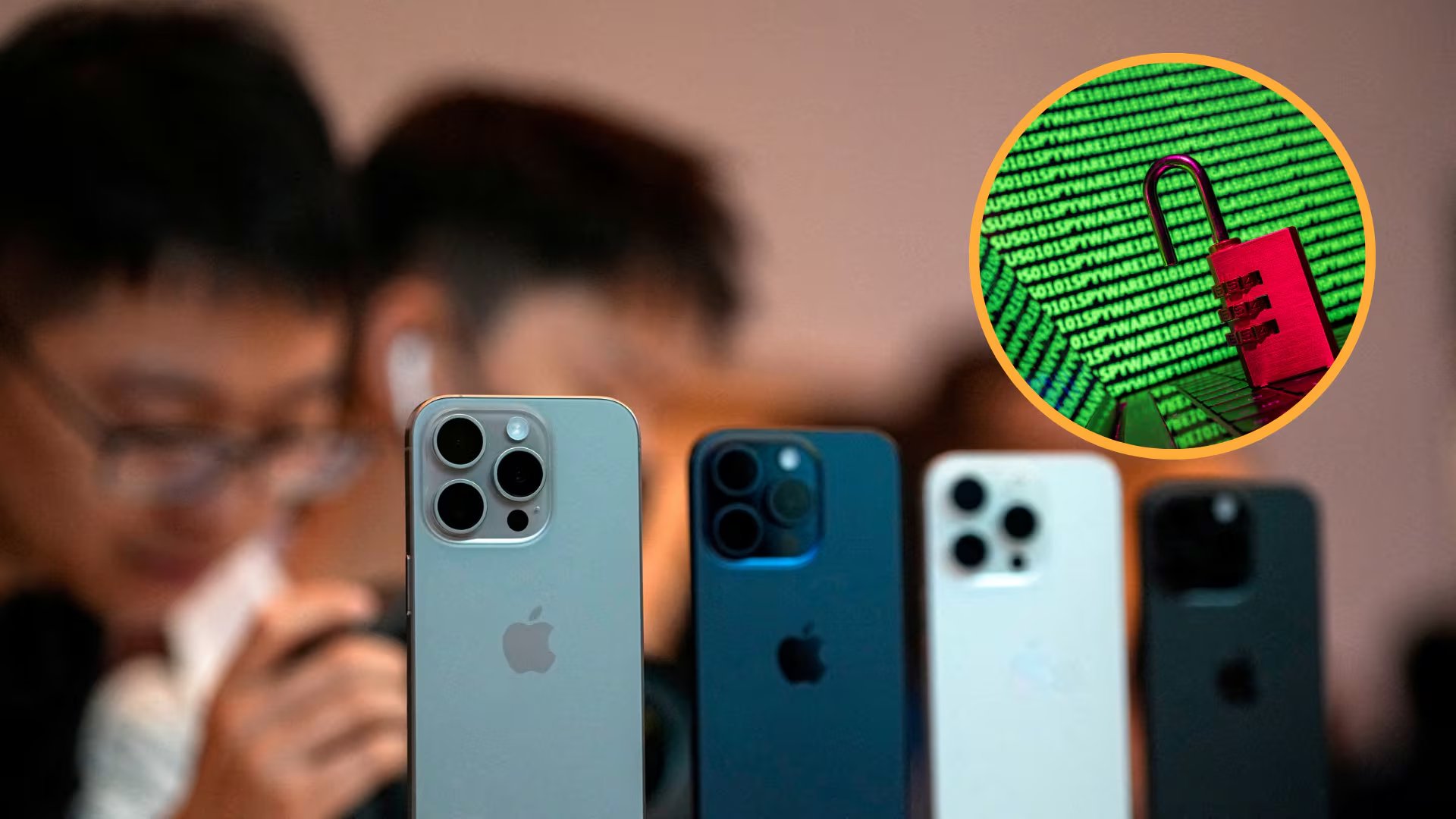 Con la función activa, acciones como desactivar “Buscar mi iPhone” o modificar otros ajustes esenciales solo pueden ejecutarse si el usuario es reconocido mediante Face ID. 
(Composición Infobae: REUTERS/Dado Ruvic/Aly Song)