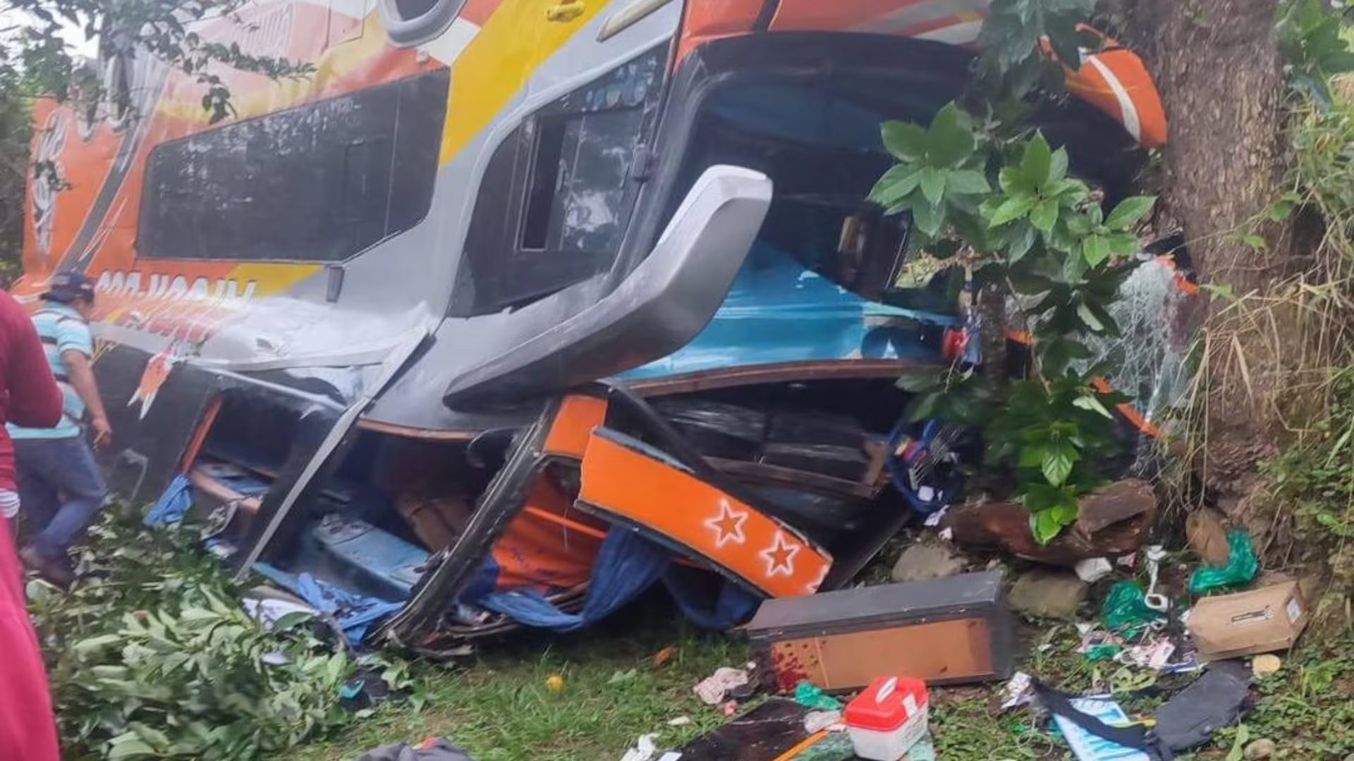 El grave accidente de bus en Tarija dejó varios heridos (Créditos: El Deber)