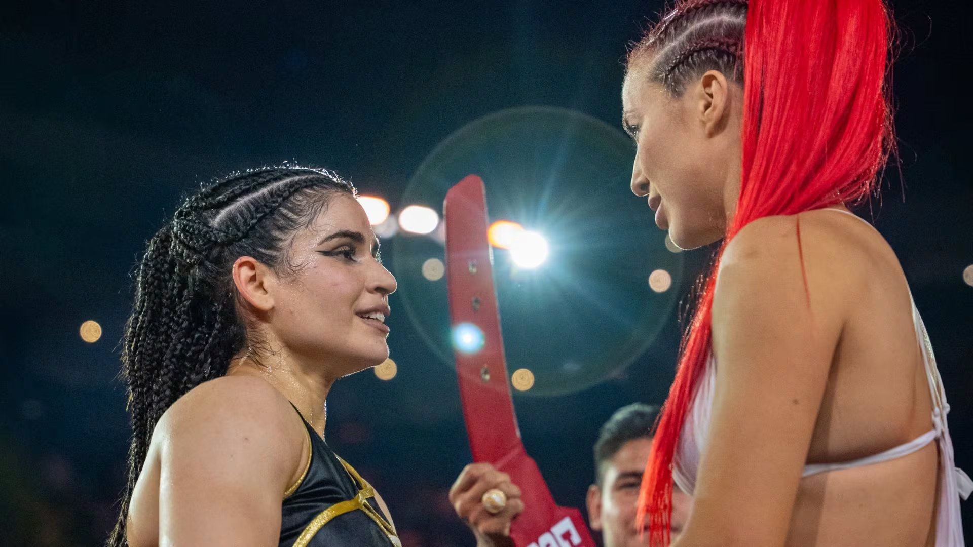  Tres días después de caer ante Flor Vigna por decisión unánime en la Arena Ciudad de México, Alana Flores rompió el silencio y confesó que llegó a la pelea al cincuenta por ciento emocionalmente. (@supernovaboxing)