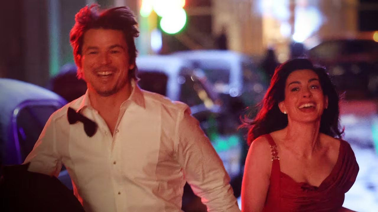 Josh Harnett y Anne Hathaway en 'Verity'
