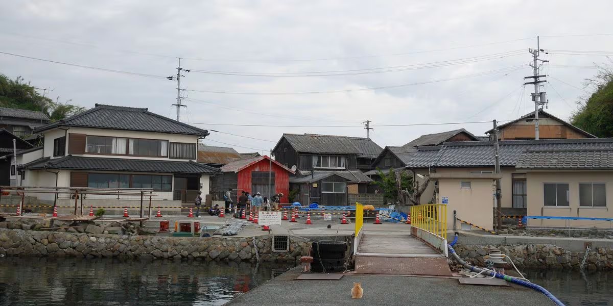 La isla enfrenta un futuro incierto debido a la disminución de su población humana y felina (Wikimedia Commons)