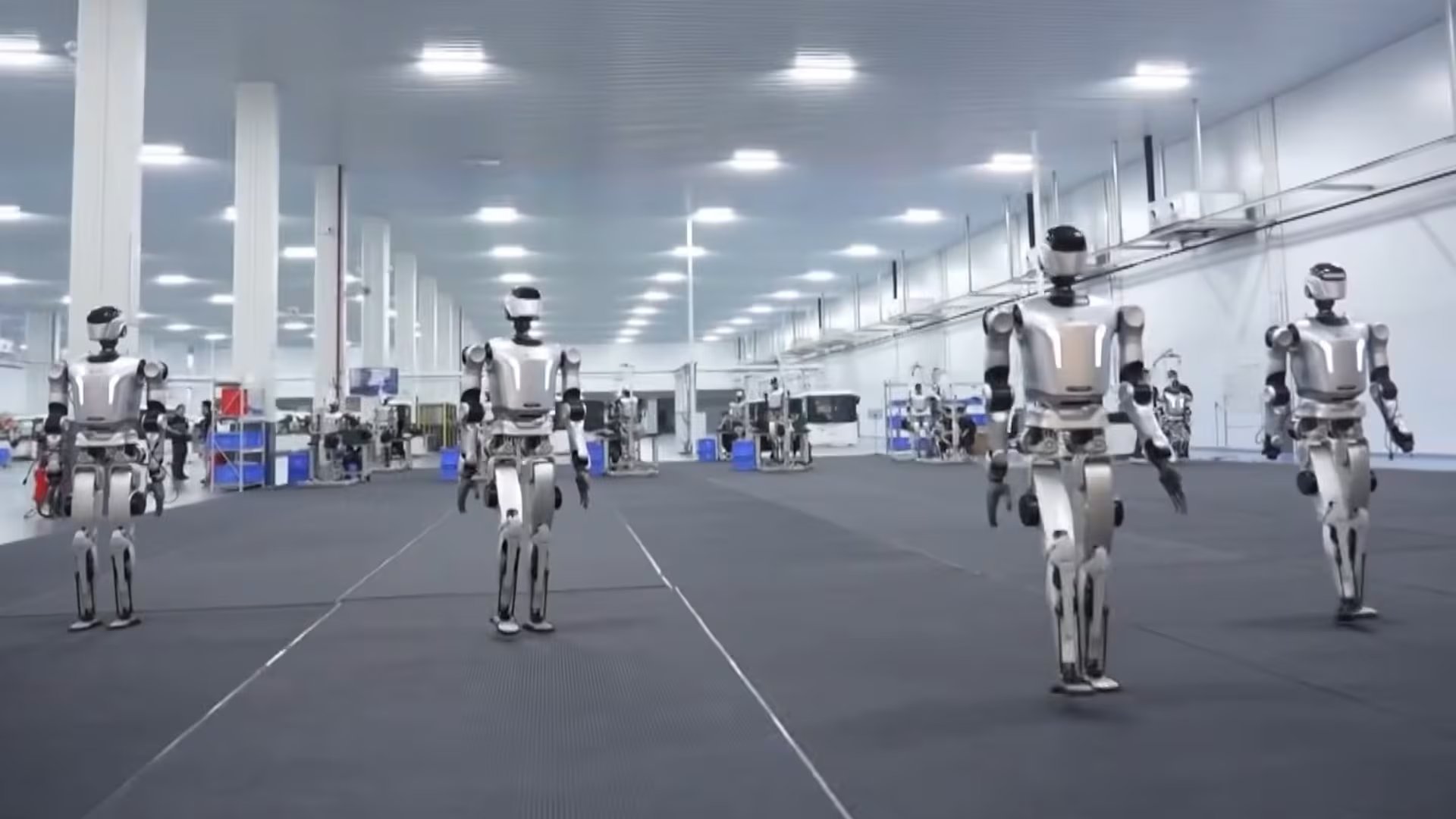 La convergencia de inteligencia artificial, manufactura flexible y colaboración abierta sitúa a la robótica china a la vanguardia, anticipando un futuro donde los humanoides serán parte esencial de la atención asistencial - (Captura/YouTube/CCTV)