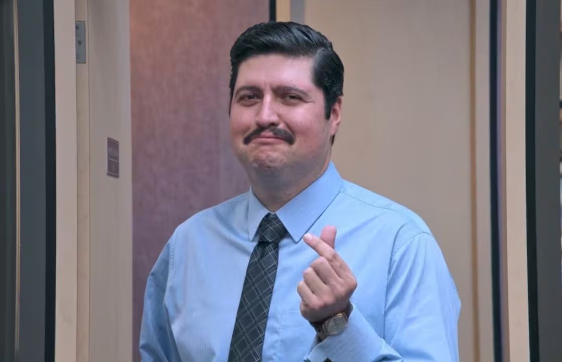 Fernando Bonilla reafirma su compromiso con el teatro pese al éxito televisivo de La Oficina en México (Amazon)