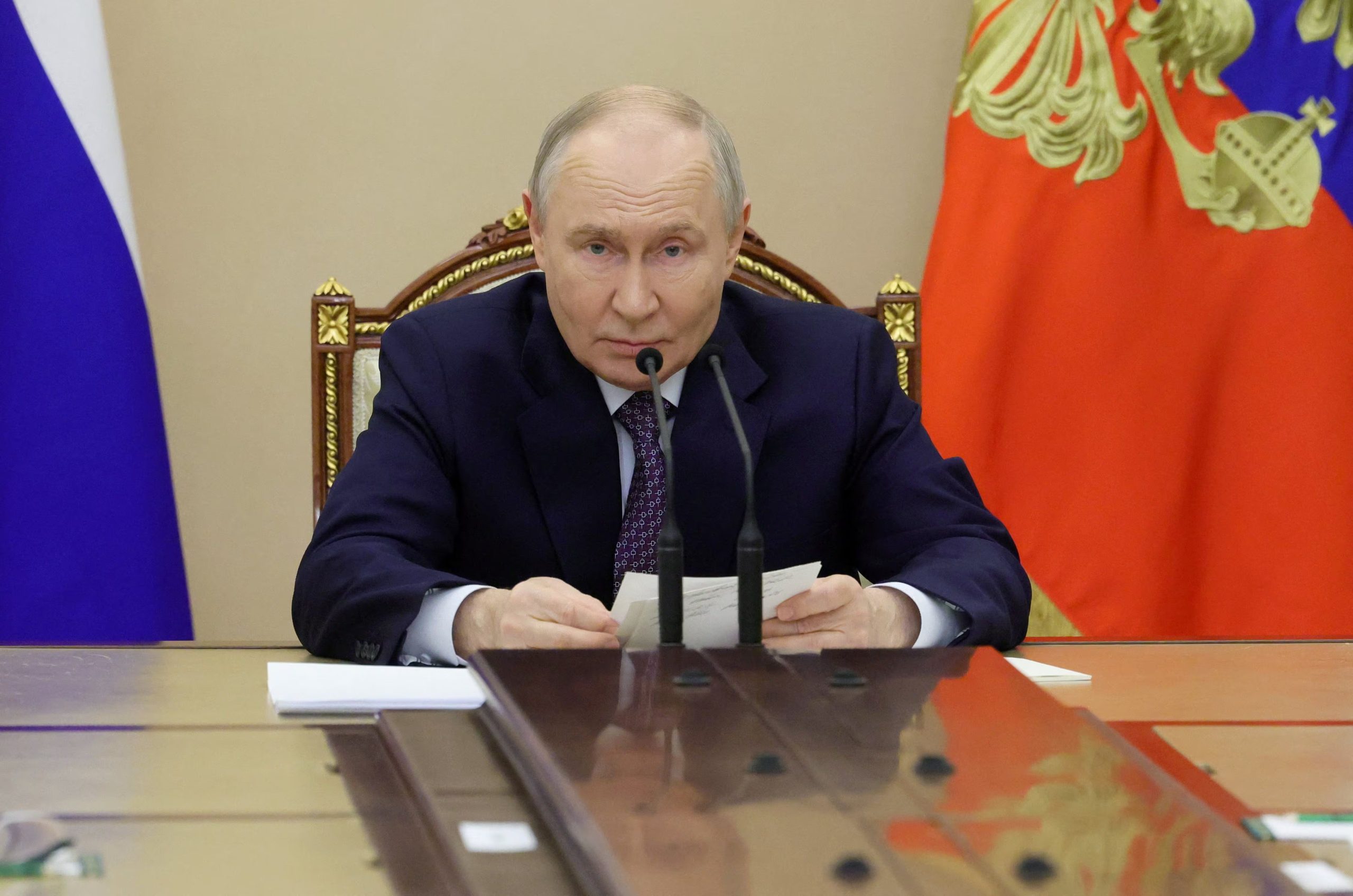 Vladimir Putin envió a su ministro de Emergencias a Tuapsé tras el ataque ucraniano (Reuters)