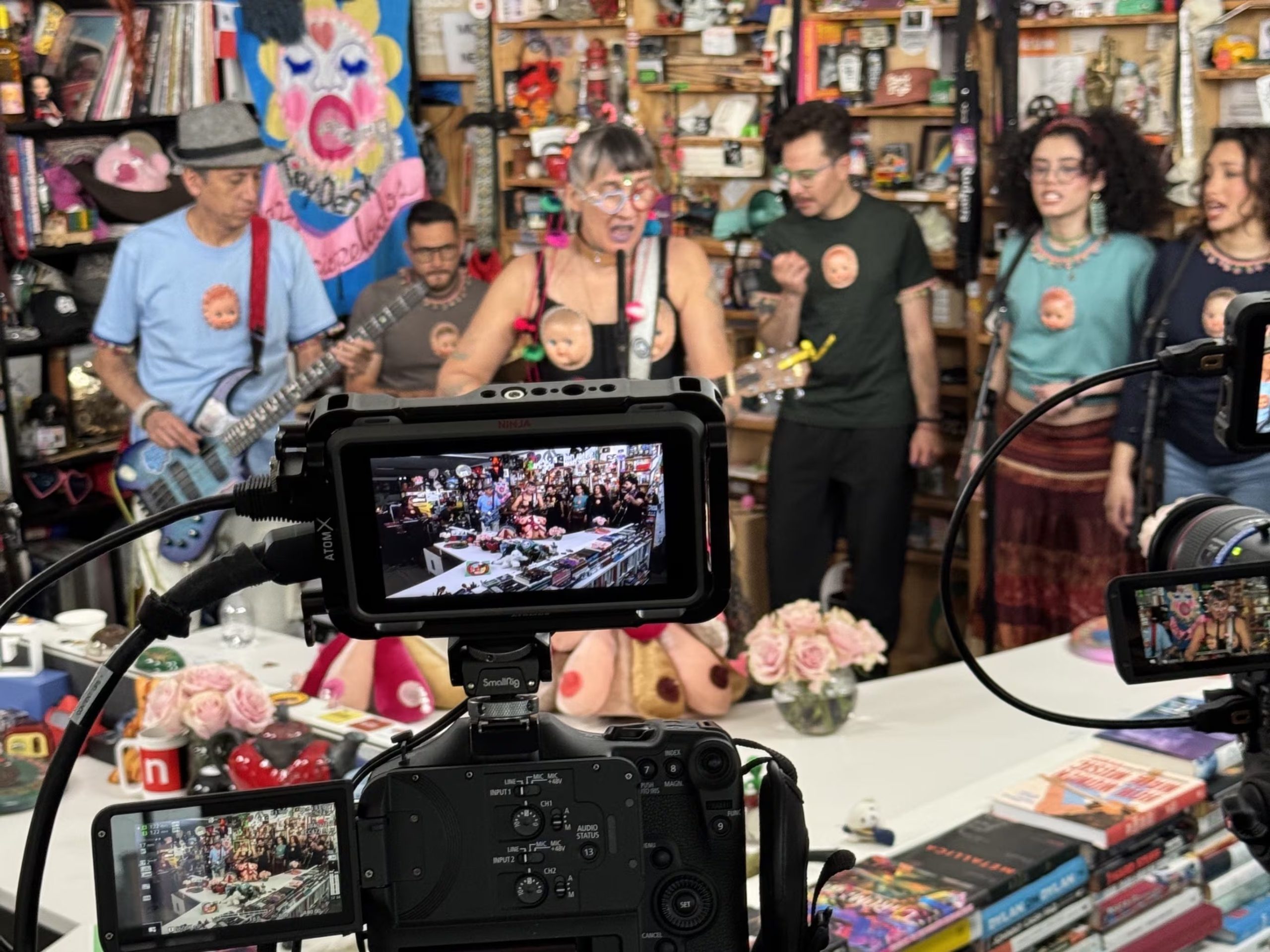 Andrea Echeverri y Héctor Buitrago lideron la sesión con temas emblemáticos como 'Bolero Falaz', 'El Estuche' y 'La Culpable', junto a un ensamble de músicos y coristas invitados - crédito Aterciopelados - Foto: Andrés Ortiz